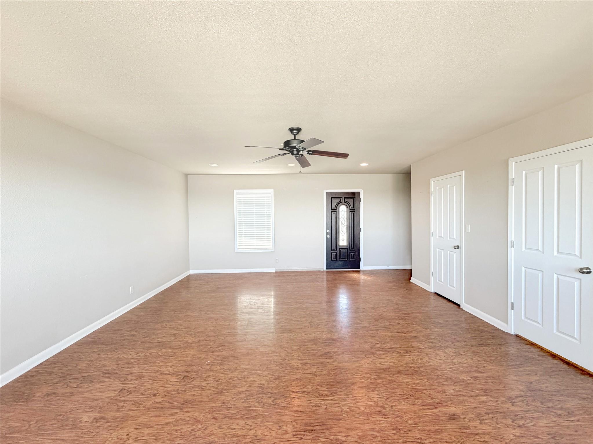 1210 Skyline Dr, Canyon Lake, TX 78133