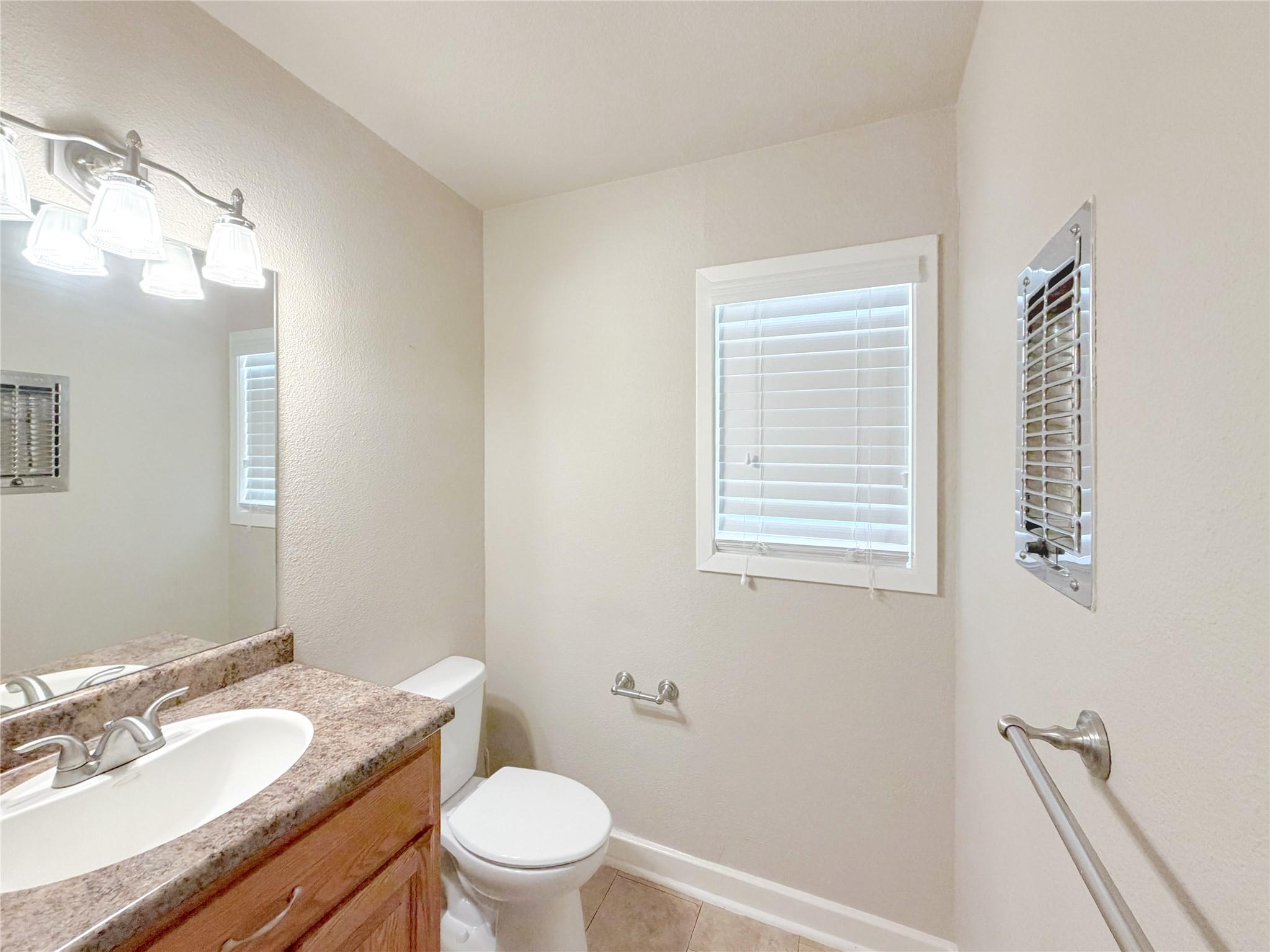 1210 Skyline Dr, Canyon Lake, TX 78133