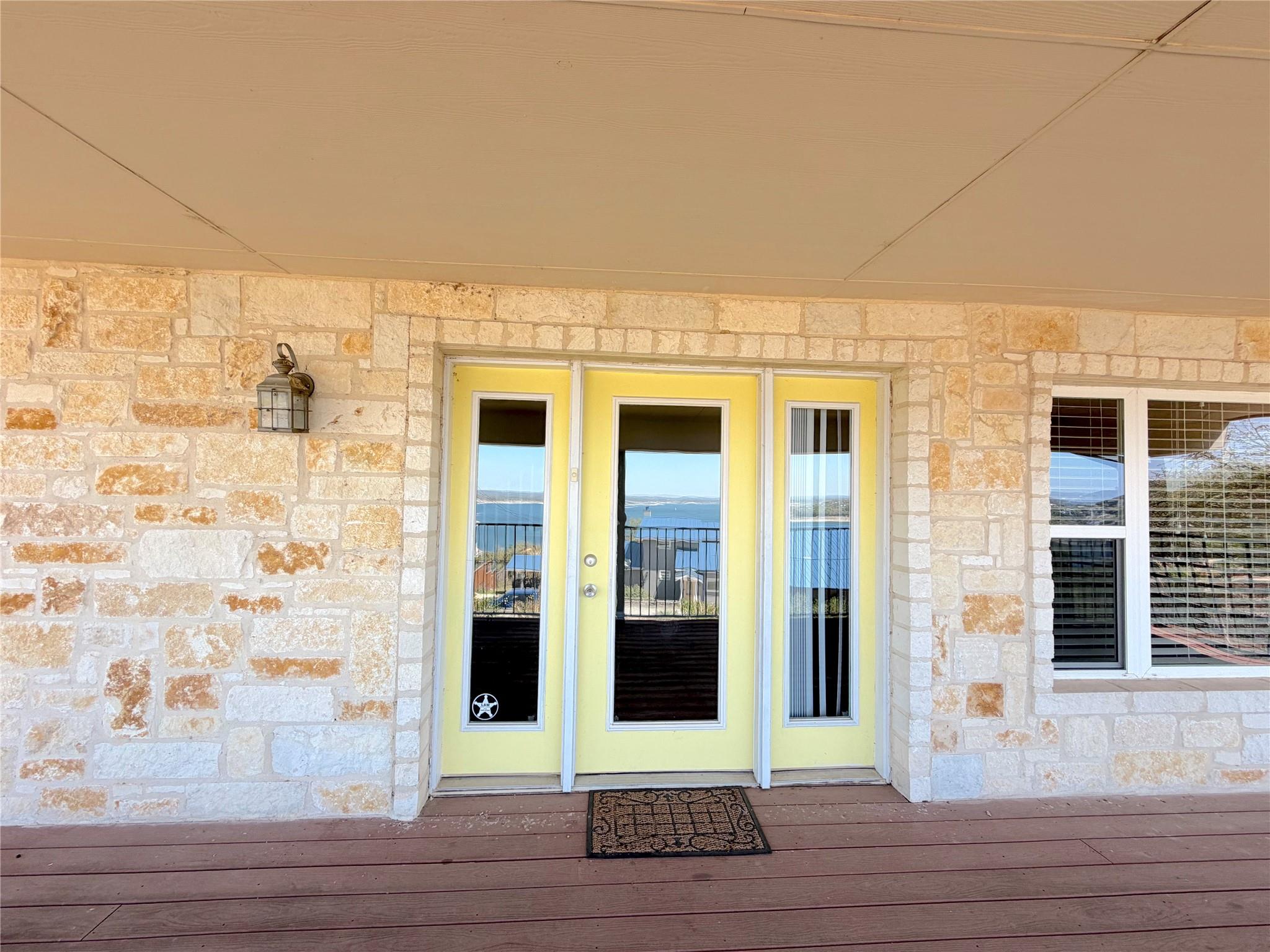 1210 Skyline Dr, Canyon Lake, TX 78133