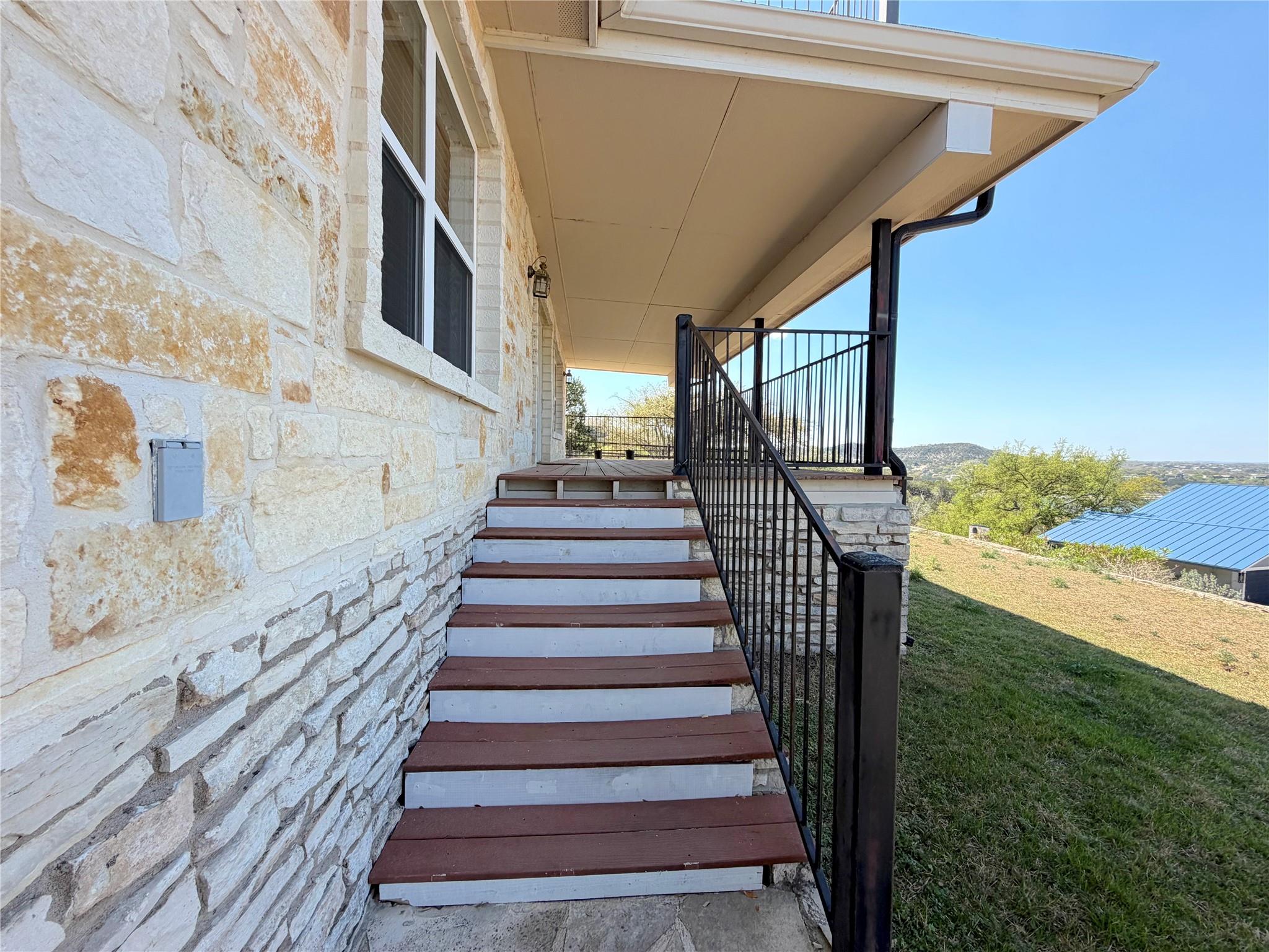 1210 Skyline Dr, Canyon Lake, TX 78133