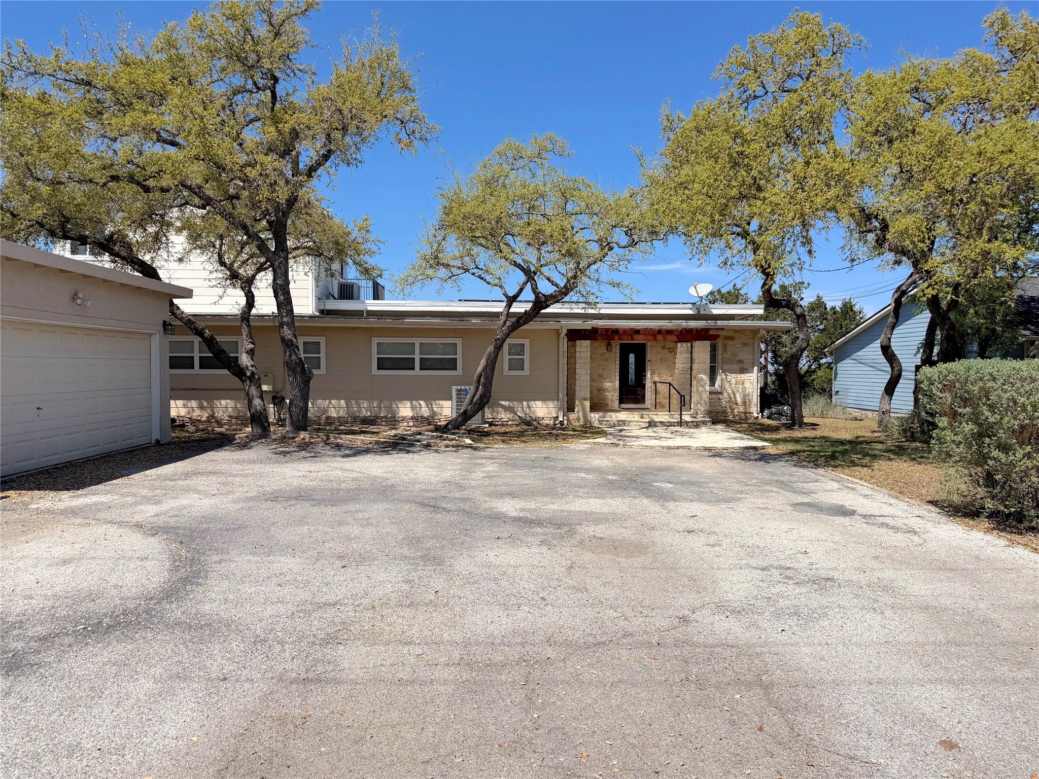 1210 Skyline Dr, Canyon Lake, TX 78133