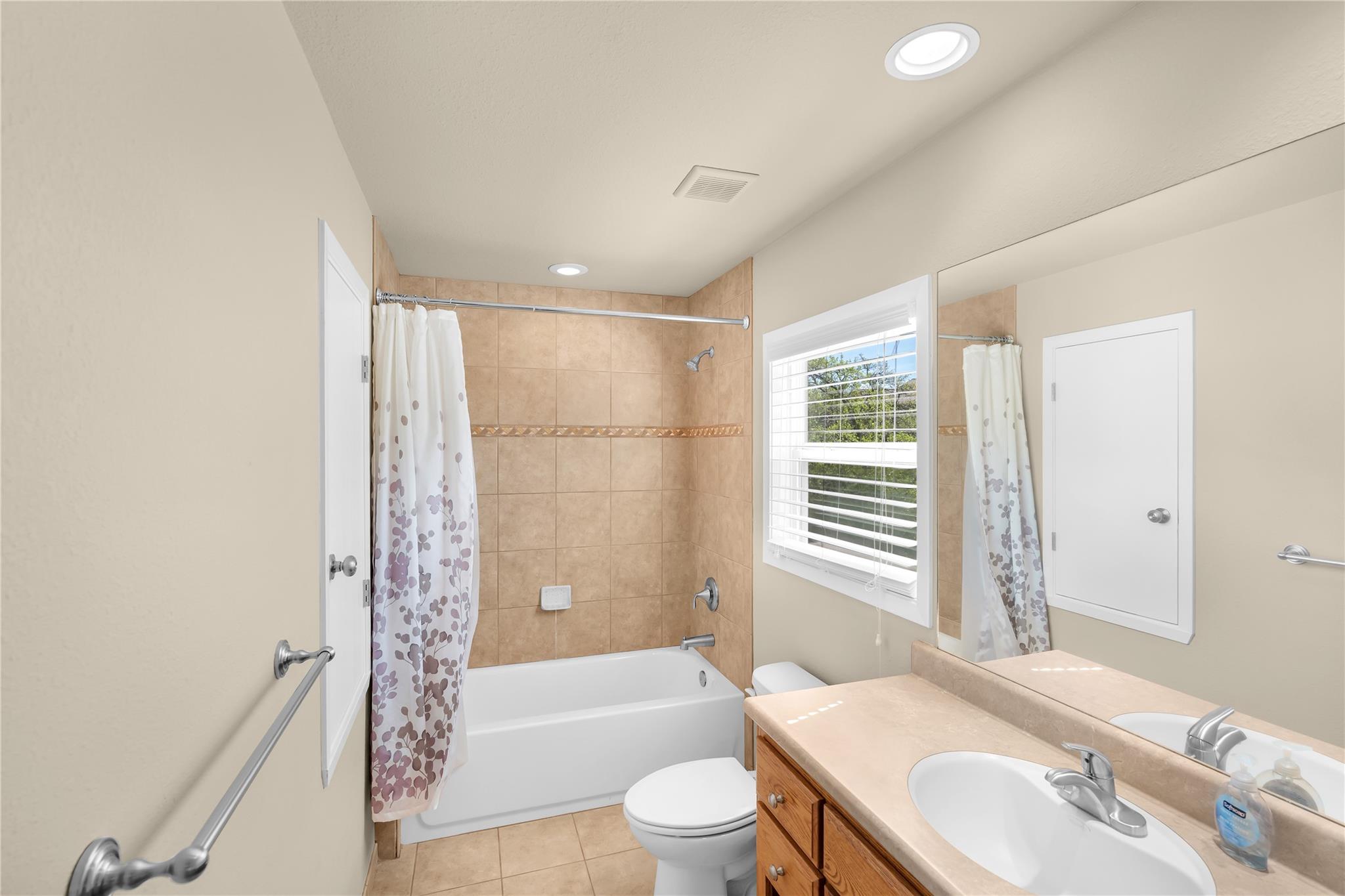 1210 Skyline Dr, Canyon Lake, TX 78133