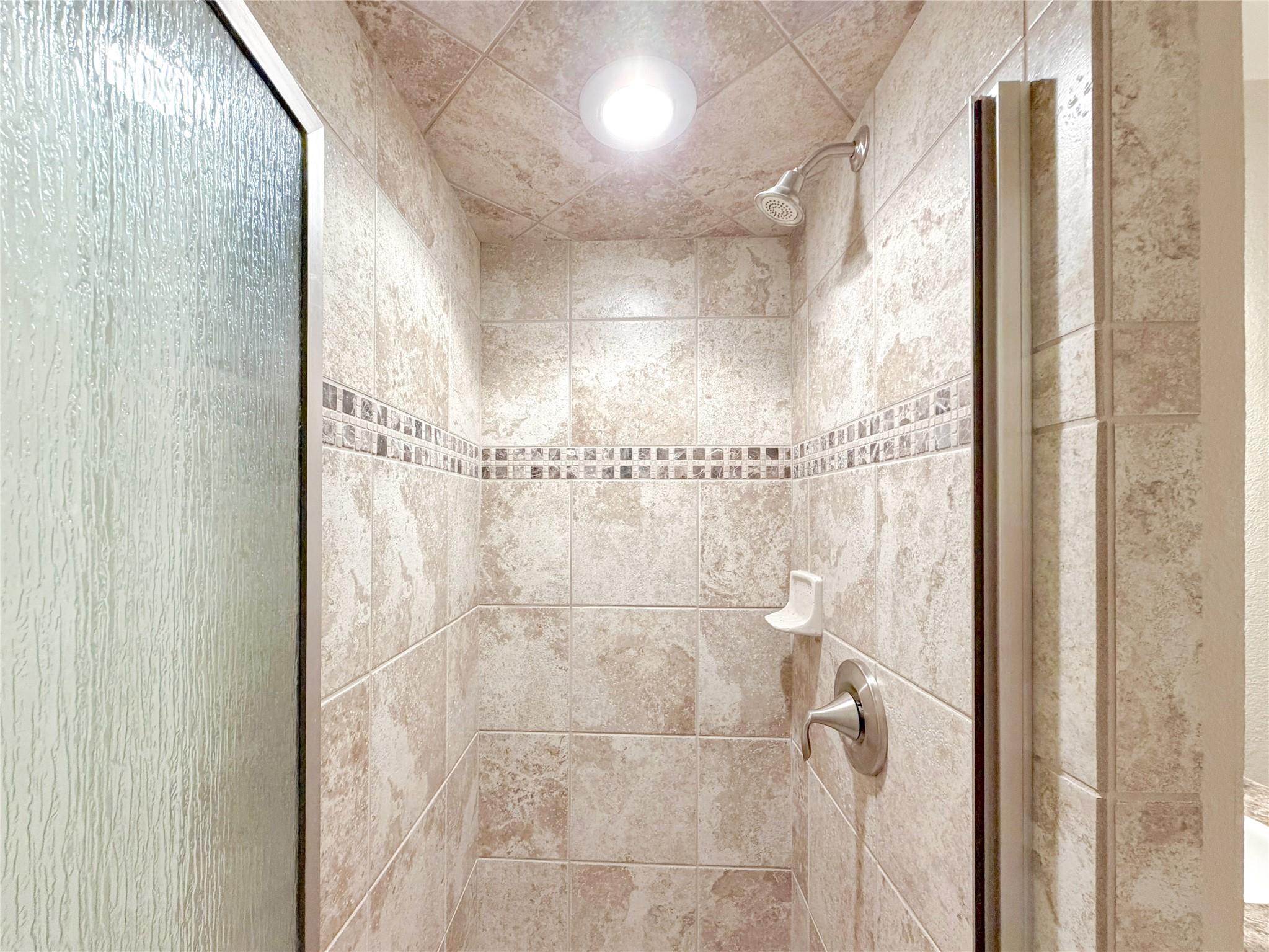 1210 Skyline Dr, Canyon Lake, TX 78133