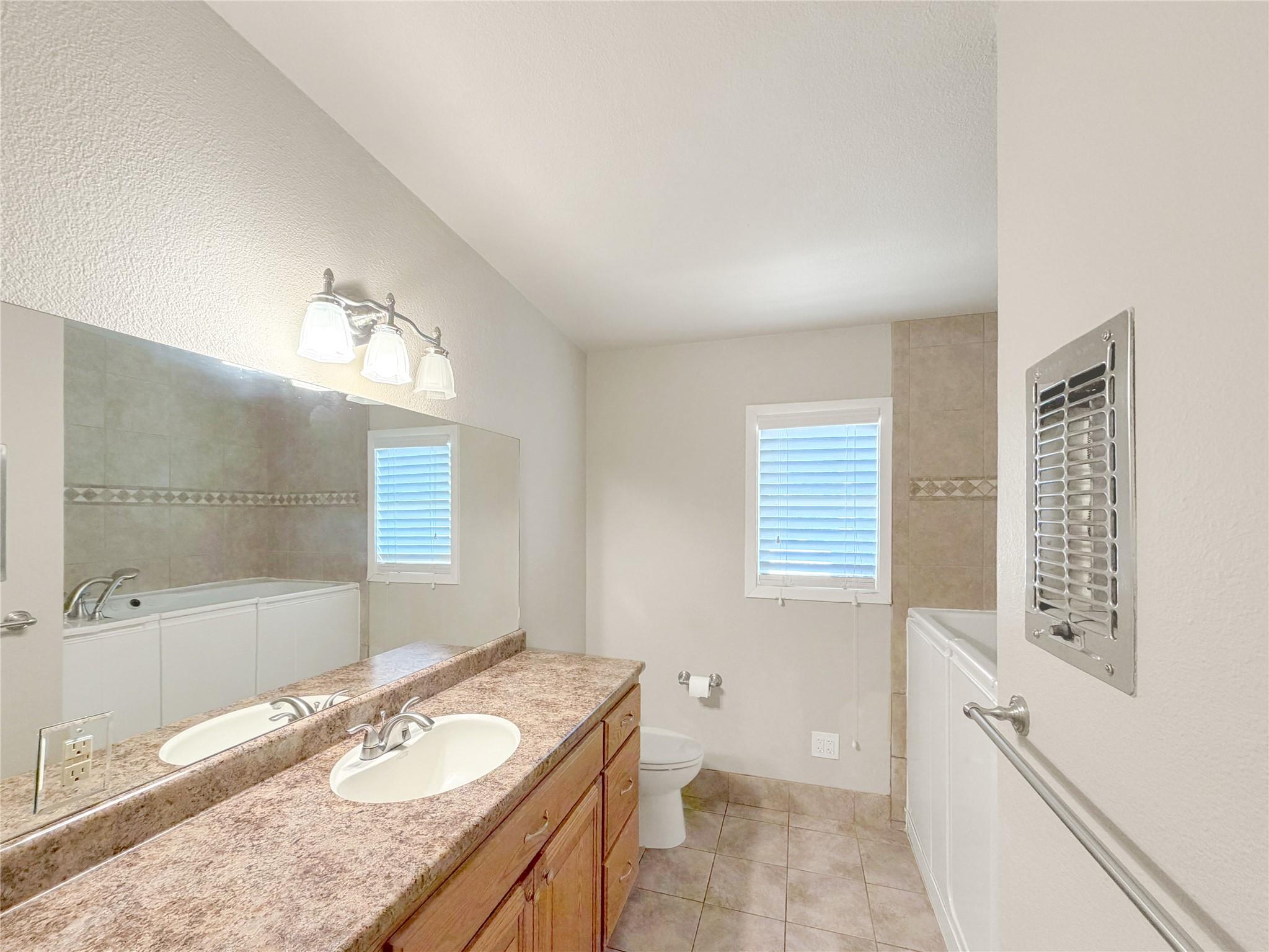 1210 Skyline Dr, Canyon Lake, TX 78133