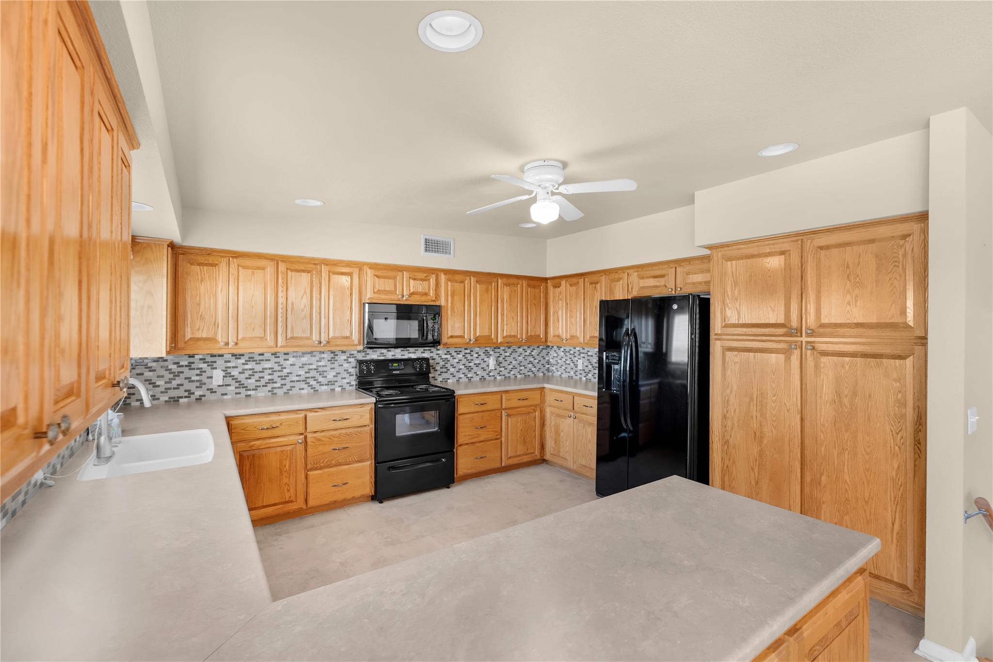 1210 Skyline Dr, Canyon Lake, TX 78133