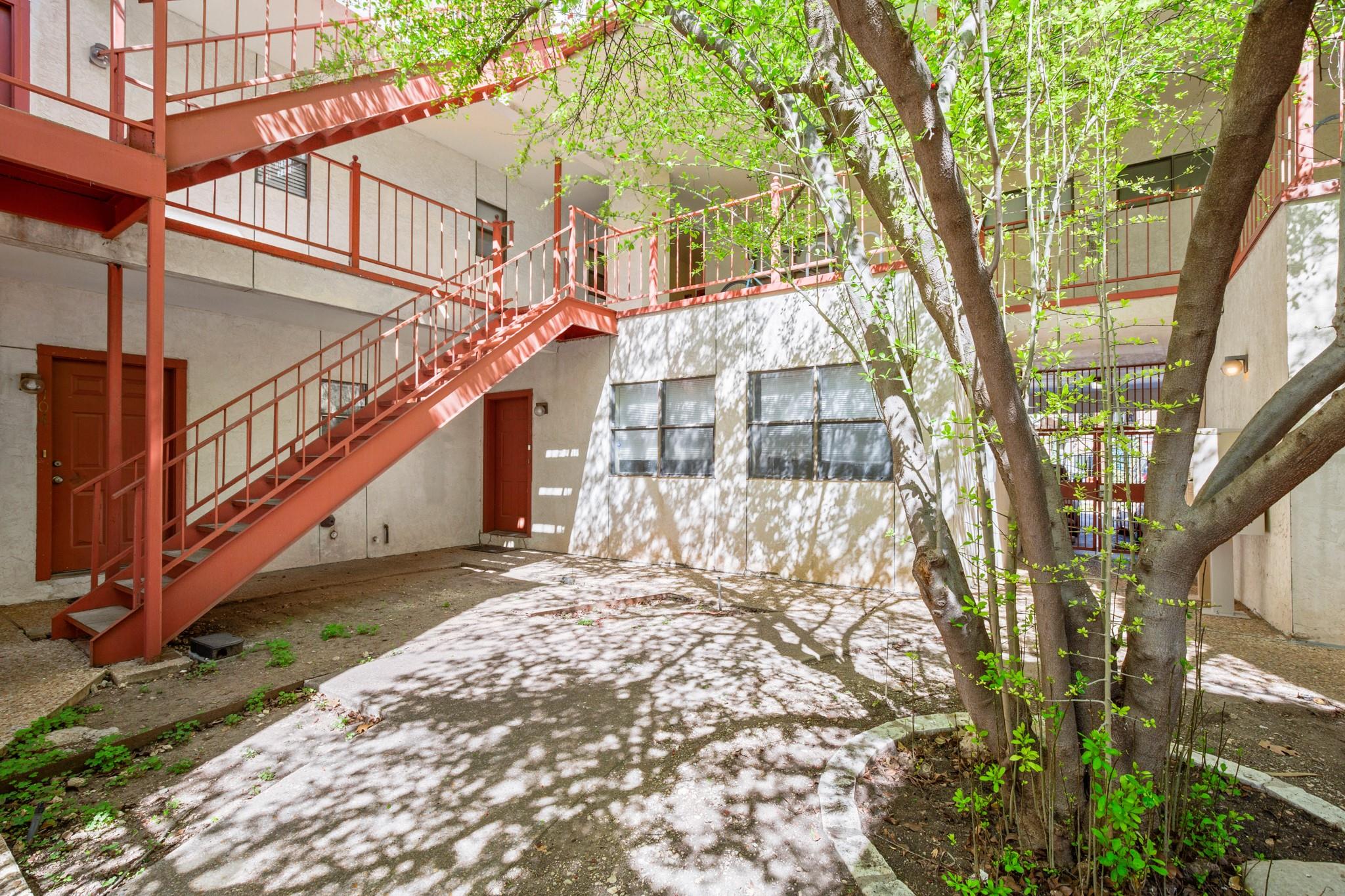 706 W 22nd St # 206, Austin, TX 78705