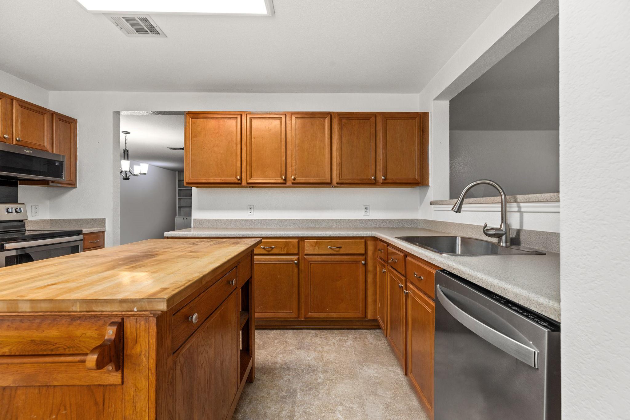 144 Vicksburg Loop, Elgin, TX 78621