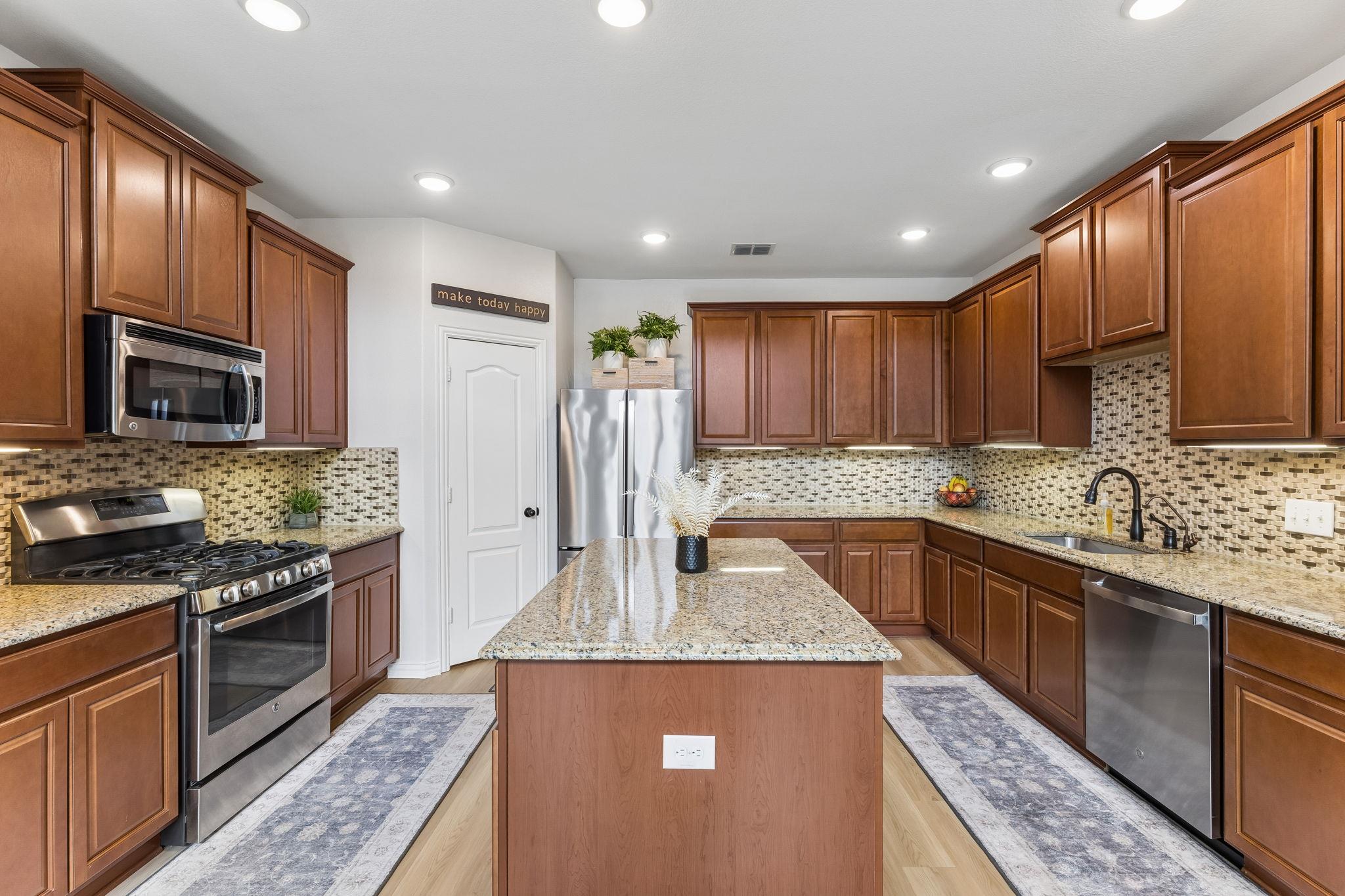 202 Pincea Pl, San Marcos, TX 78666