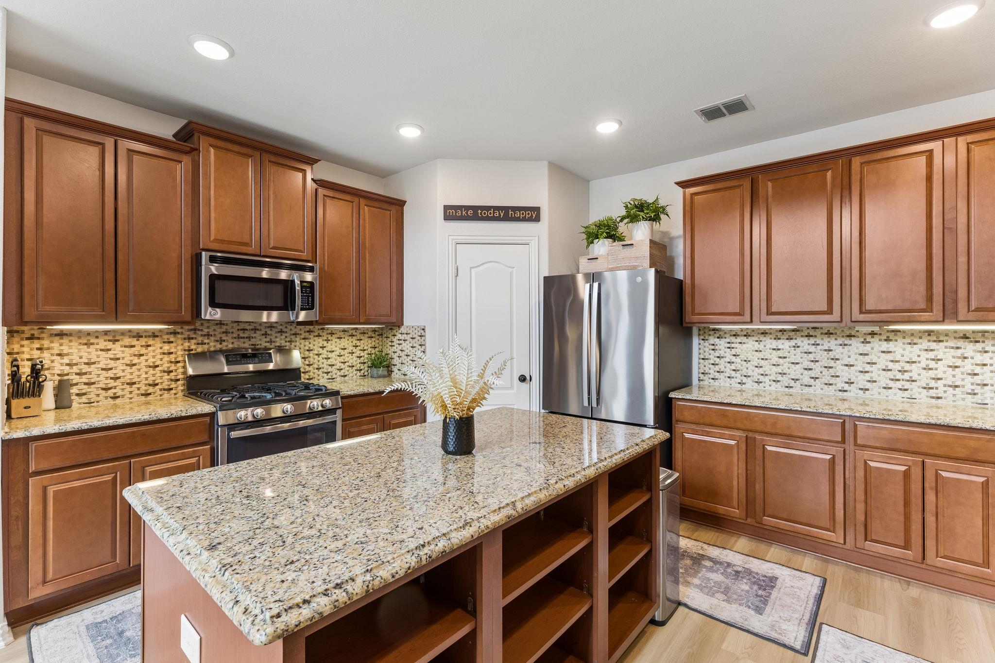 202 Pincea Pl, San Marcos, TX 78666