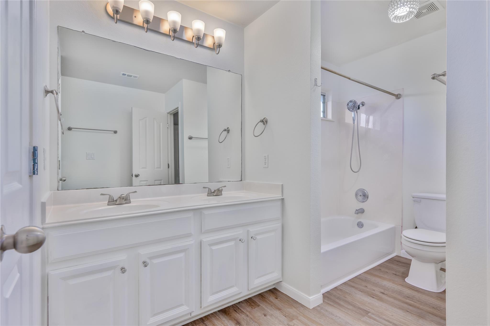 22121 Rose Grass Ln, Spicewood, TX 78669