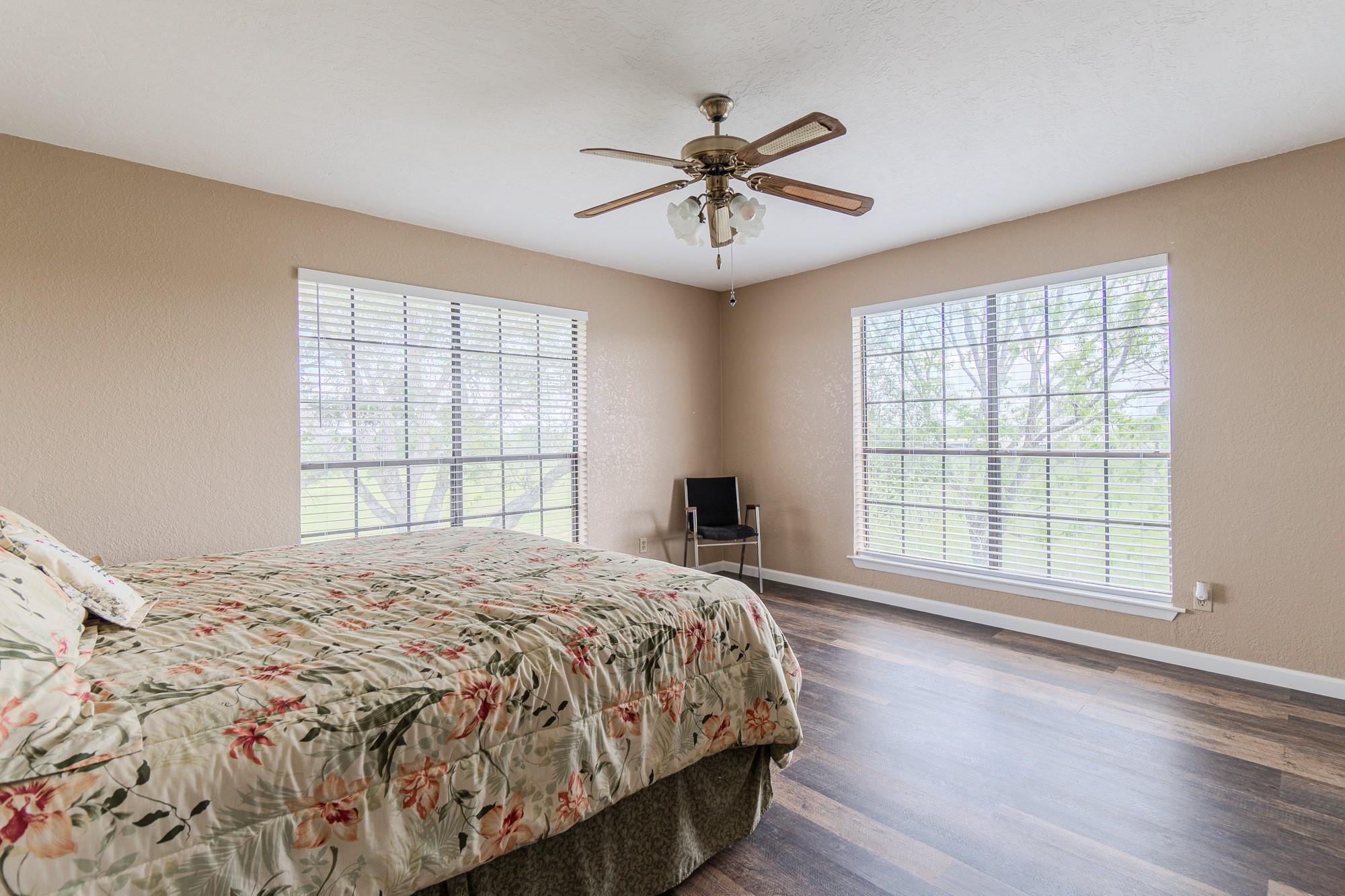 2745 Holub Rd, Schulenburg, TX 78956