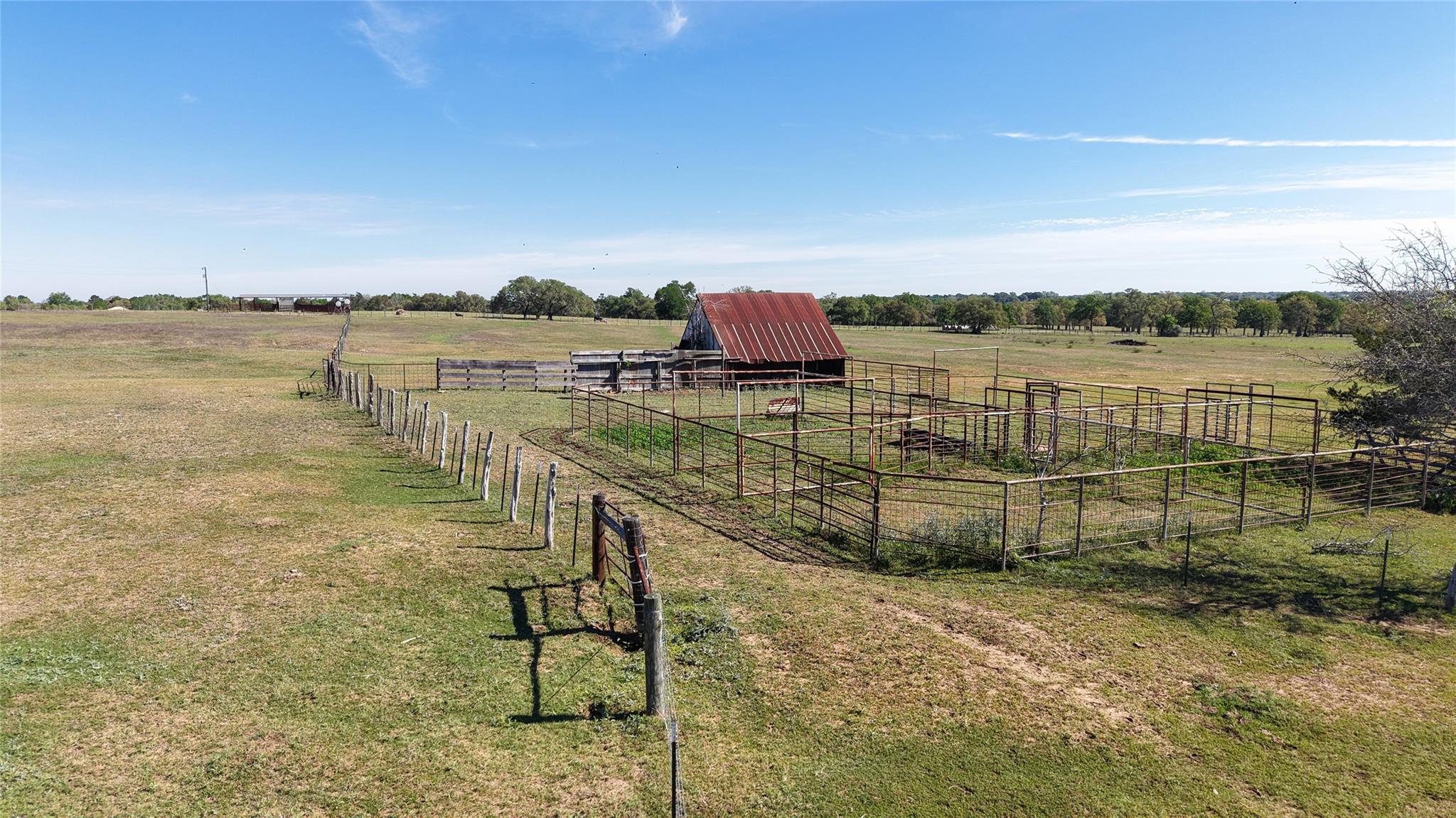 2745 Holub Rd, Schulenburg, TX 78956