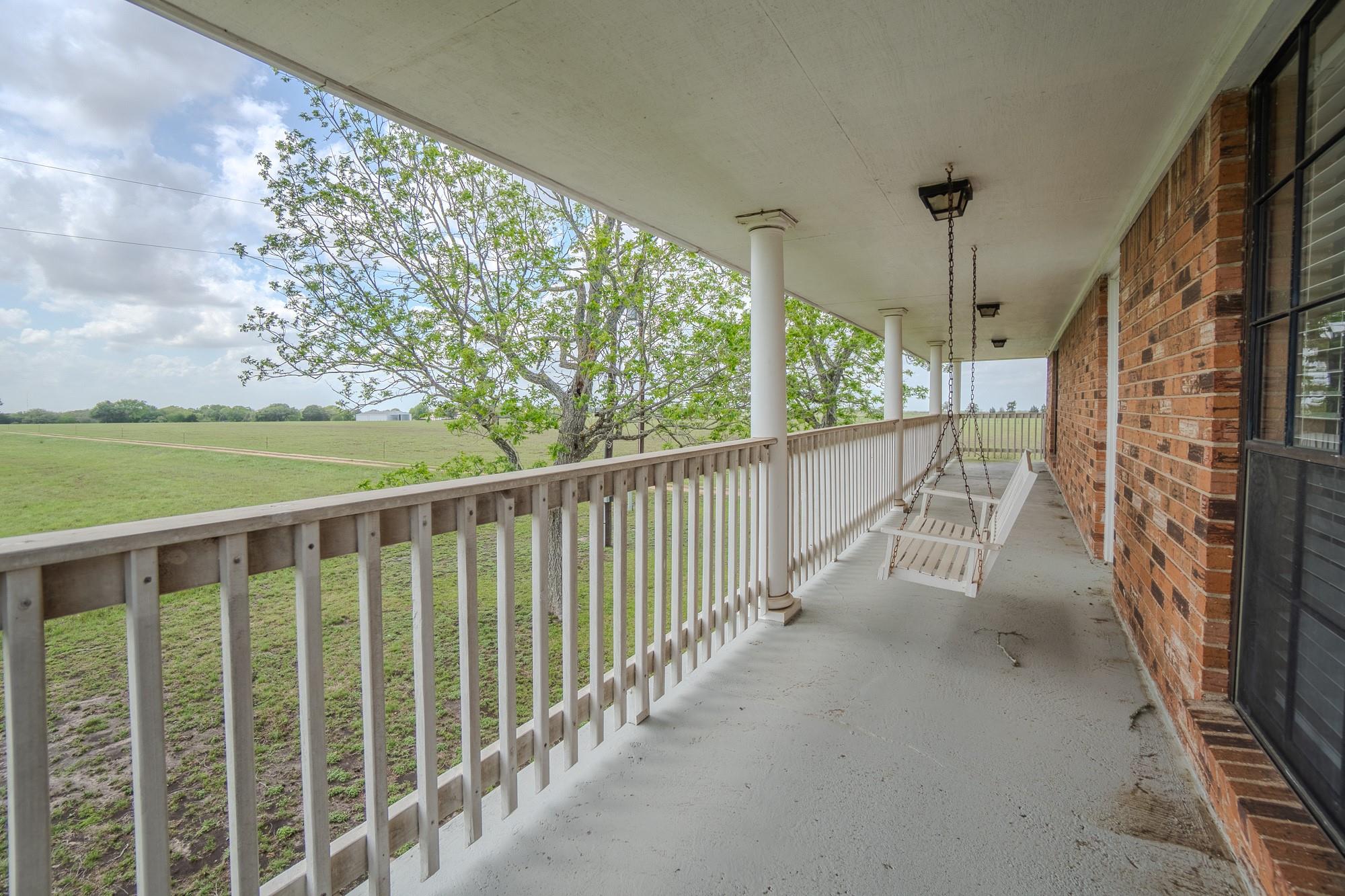 2745 Holub Rd, Schulenburg, TX 78956