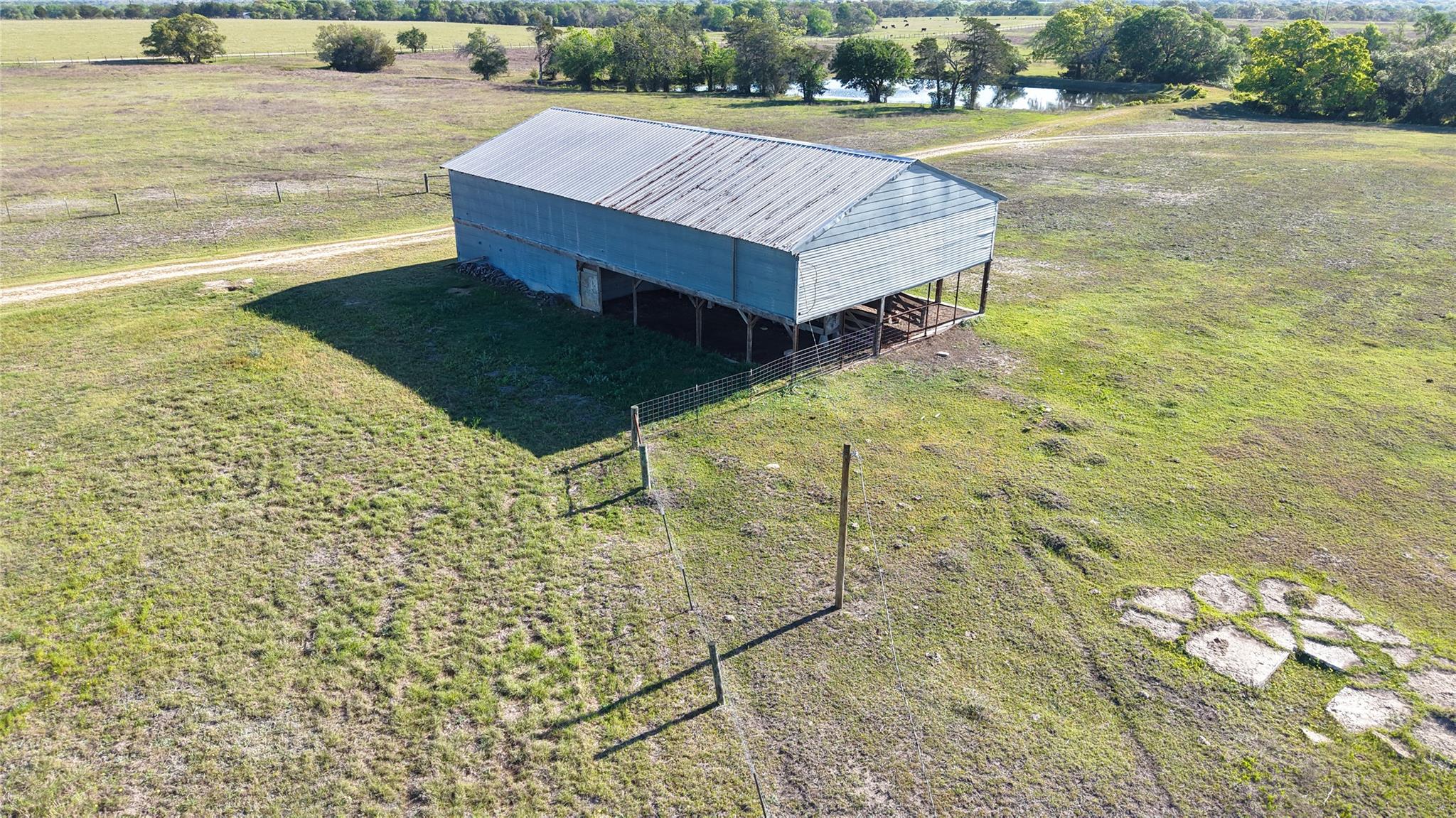 2745 Holub Rd, Schulenburg, TX 78956