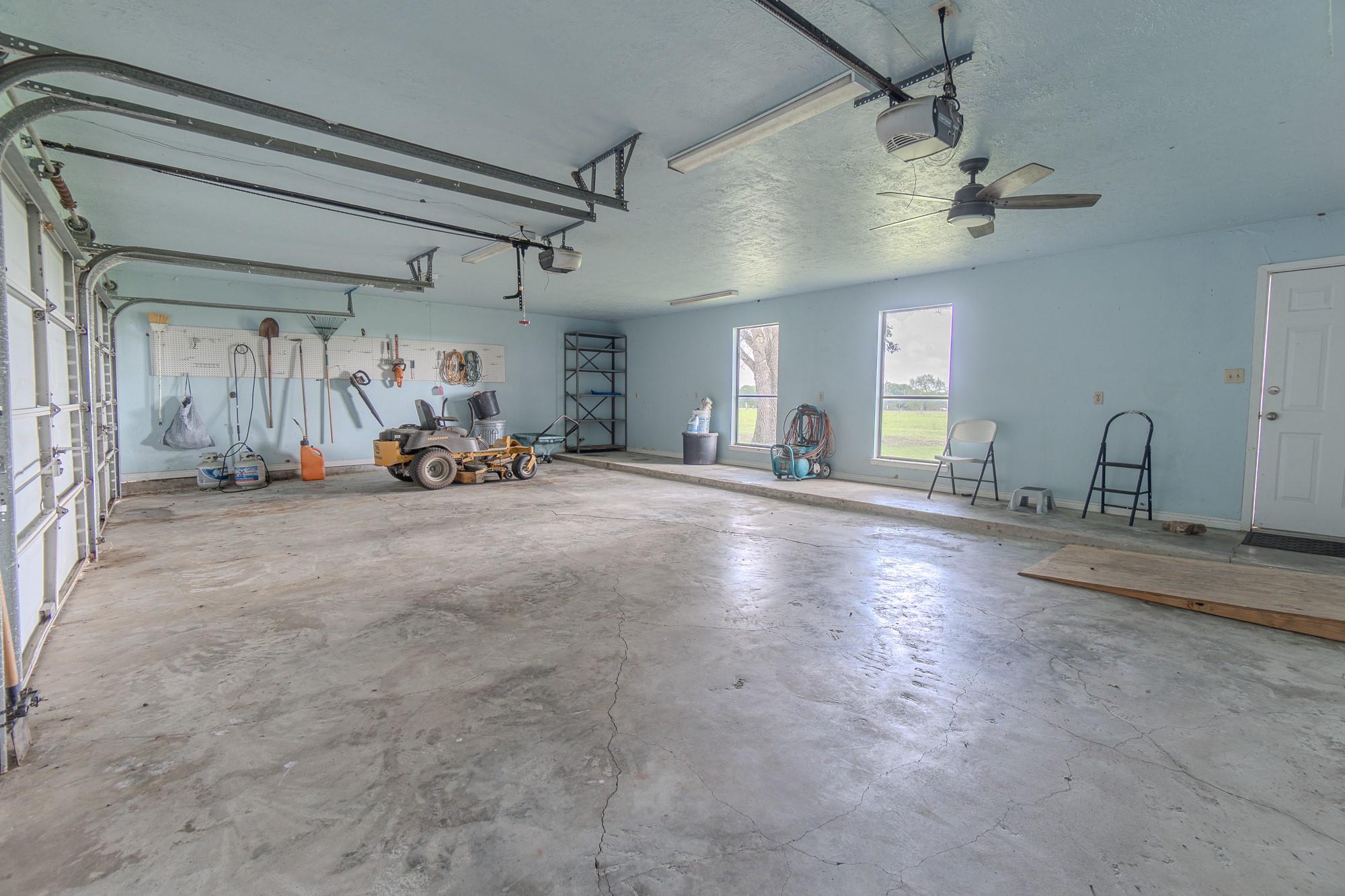 2745 Holub Rd, Schulenburg, TX 78956