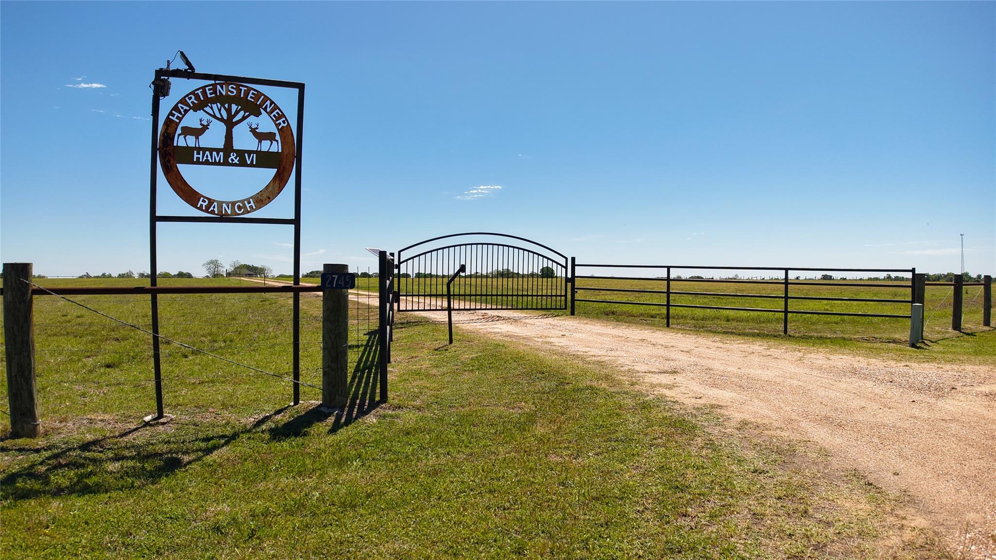 2745 Holub Rd, Schulenburg, TX 78956