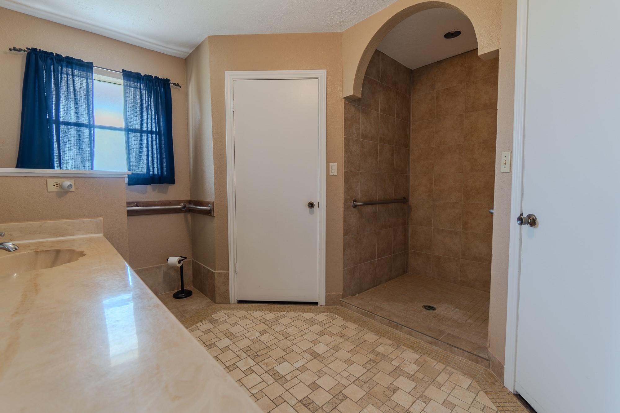 2745 Holub Rd, Schulenburg, TX 78956