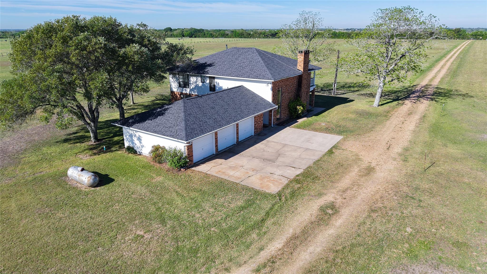 2745 Holub Rd, Schulenburg, TX 78956