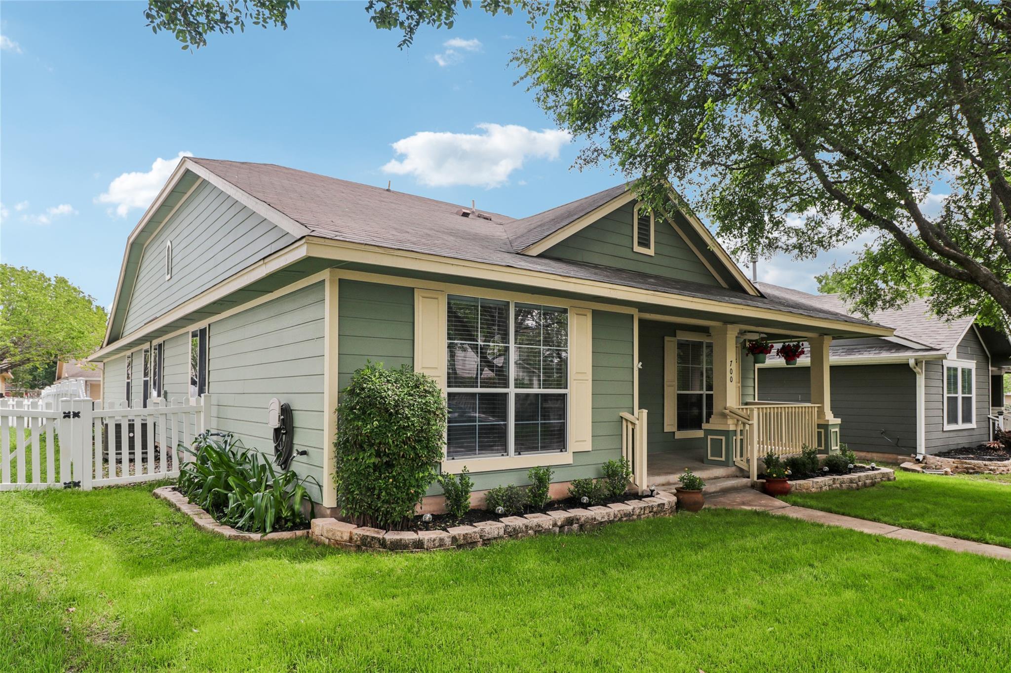 700 Scheel Rd, Kyle, TX 78640