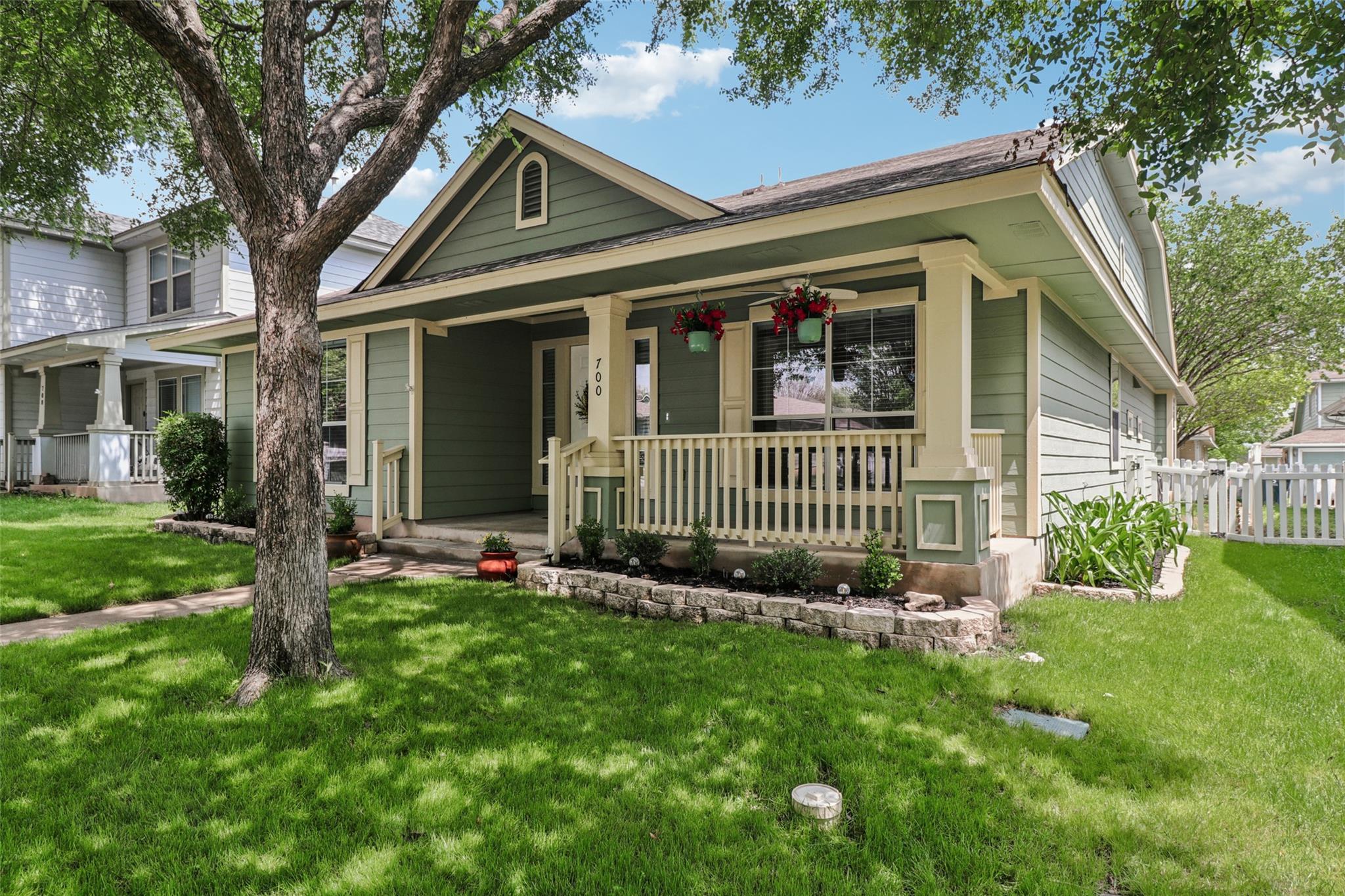 700 Scheel Rd, Kyle, TX 78640