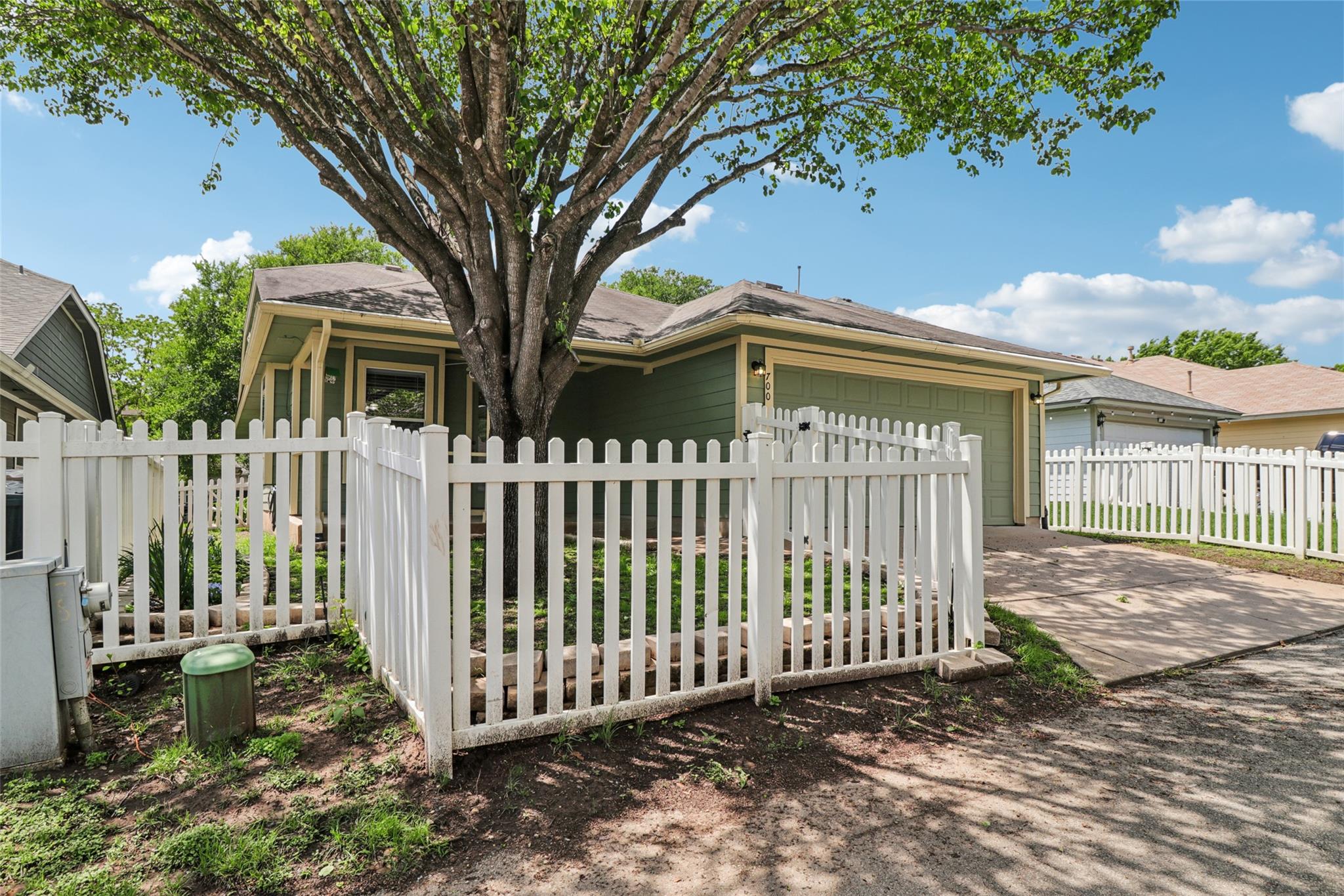 700 Scheel Rd, Kyle, TX 78640