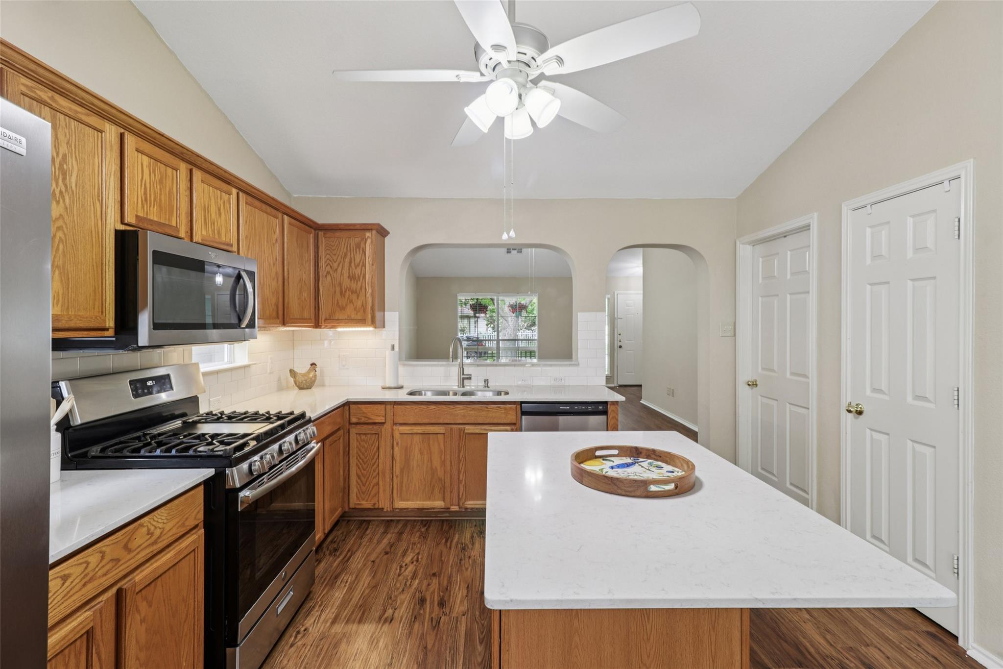 700 Scheel Rd, Kyle, TX 78640