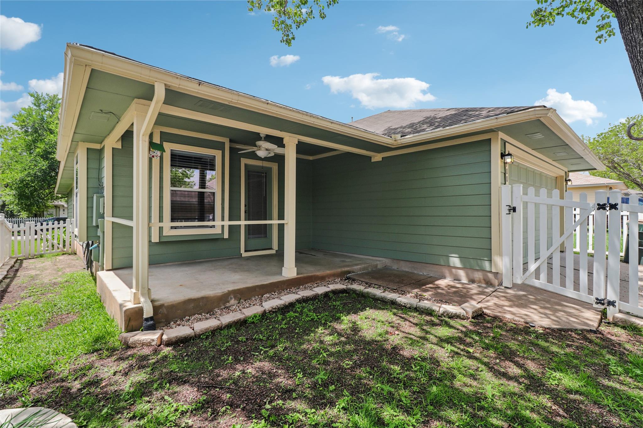 700 Scheel Rd, Kyle, TX 78640