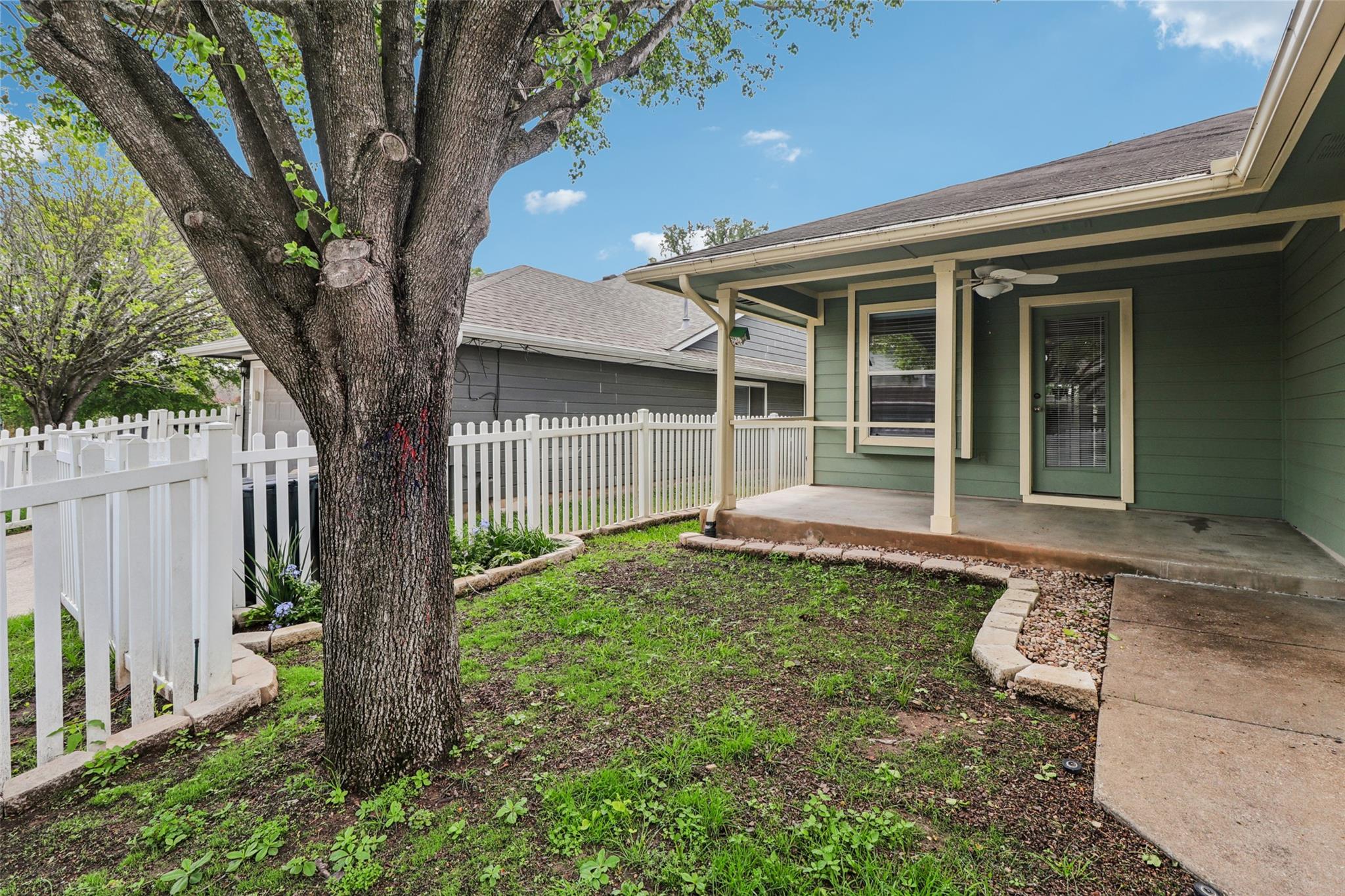 700 Scheel Rd, Kyle, TX 78640