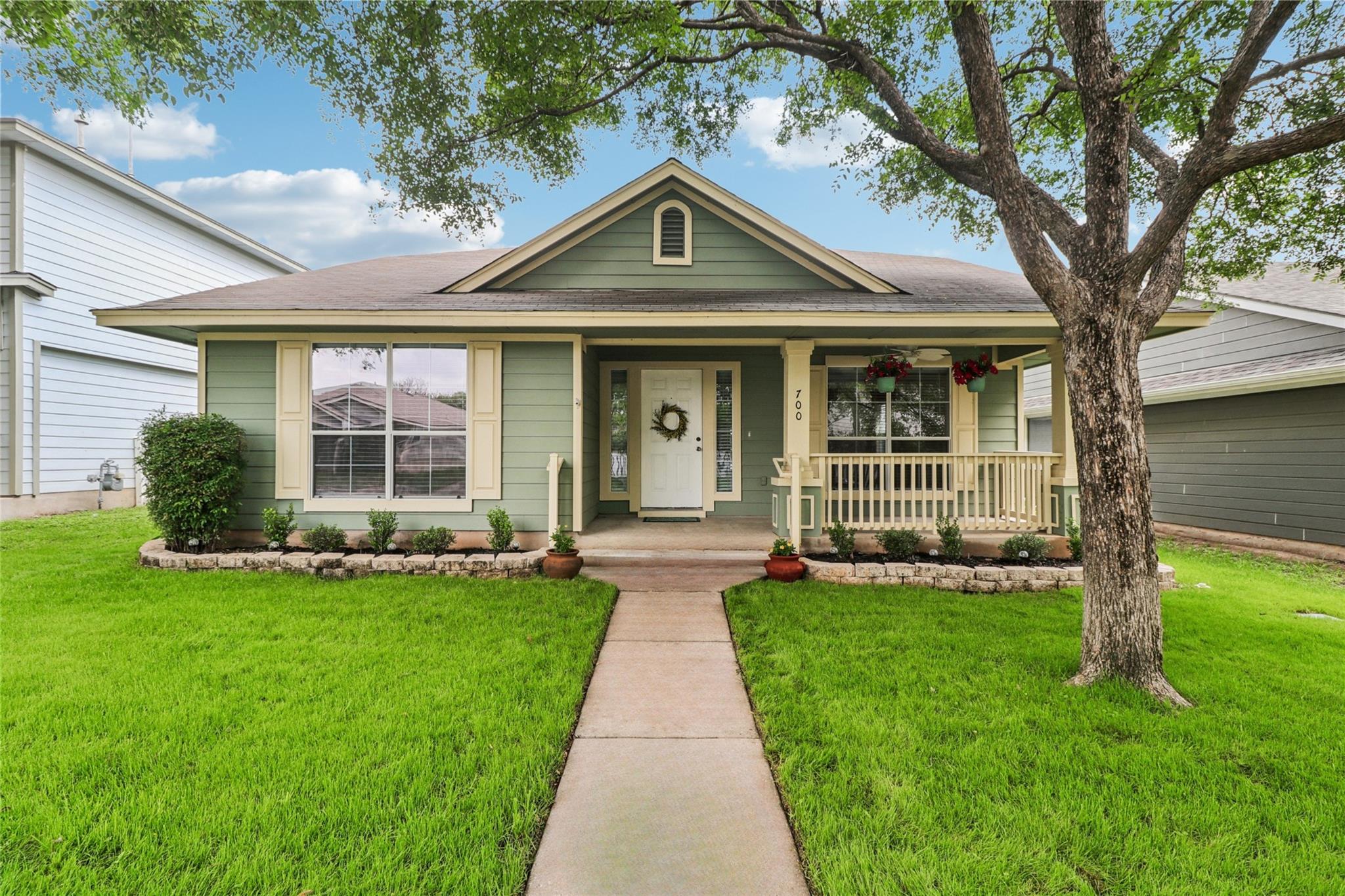 700 Scheel Rd, Kyle, TX 78640