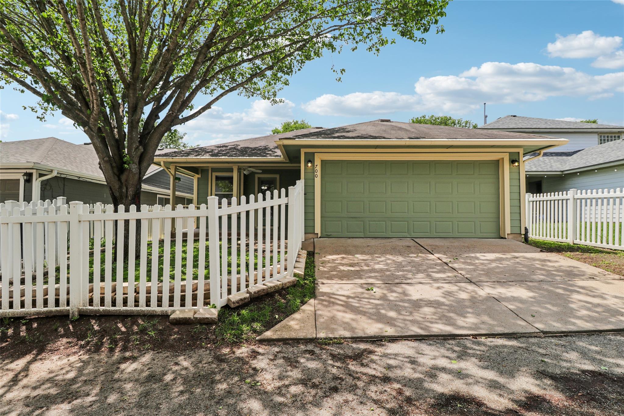 700 Scheel Rd, Kyle, TX 78640