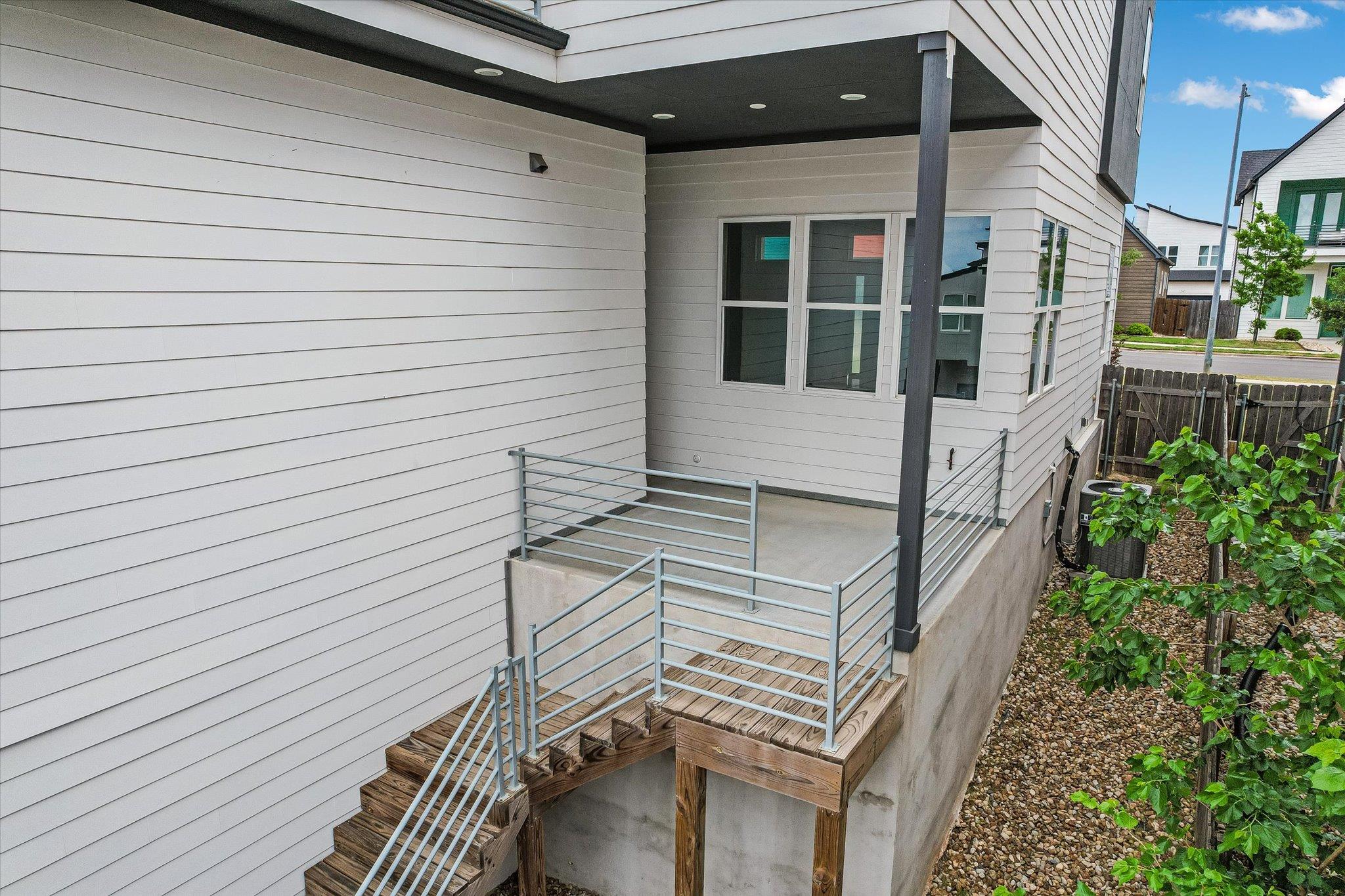 6136 Florencia Ln, Austin, TX 78724