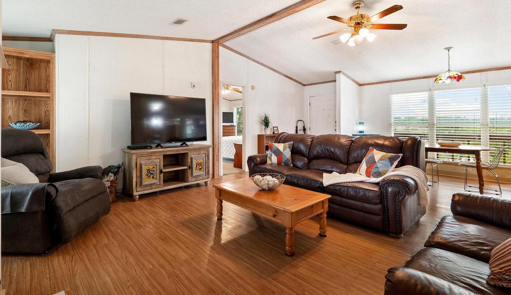 1019 Lake Shore Dr, Spicewood, TX 78669