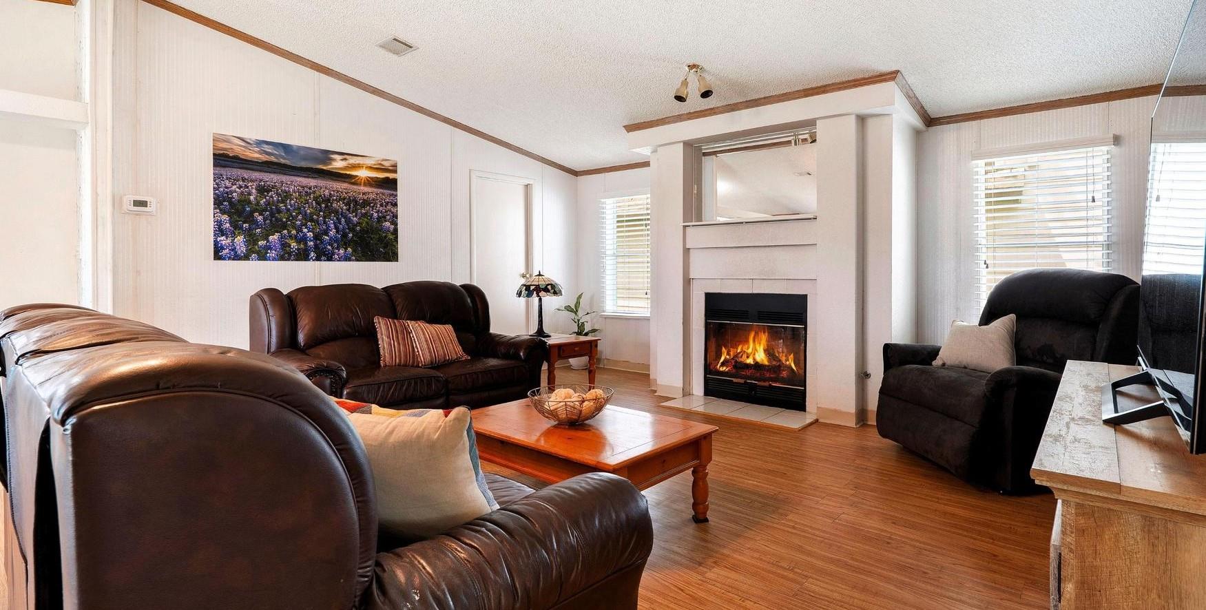 1019 Lake Shore Dr, Spicewood, TX 78669