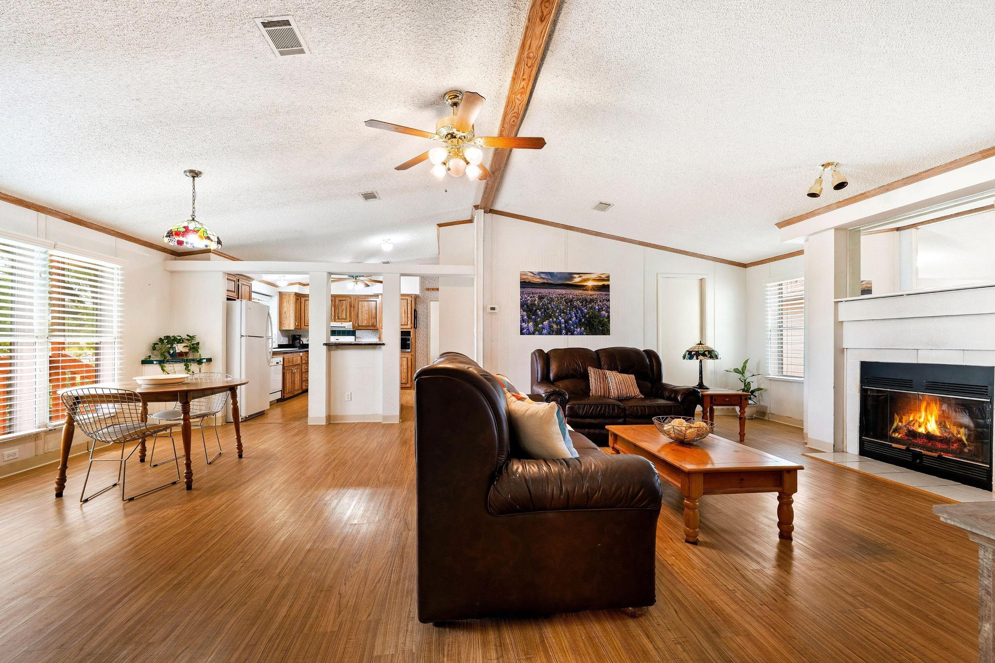 1019 Lake Shore Dr, Spicewood, TX 78669