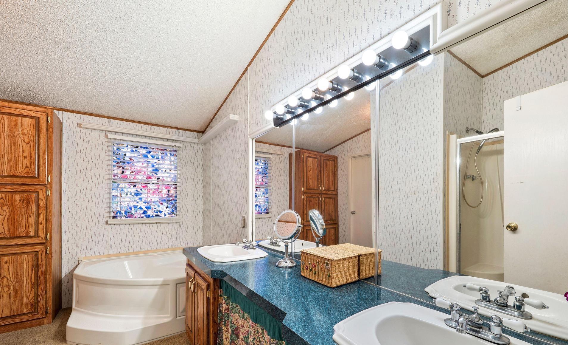 1019 Lake Shore Dr, Spicewood, TX 78669