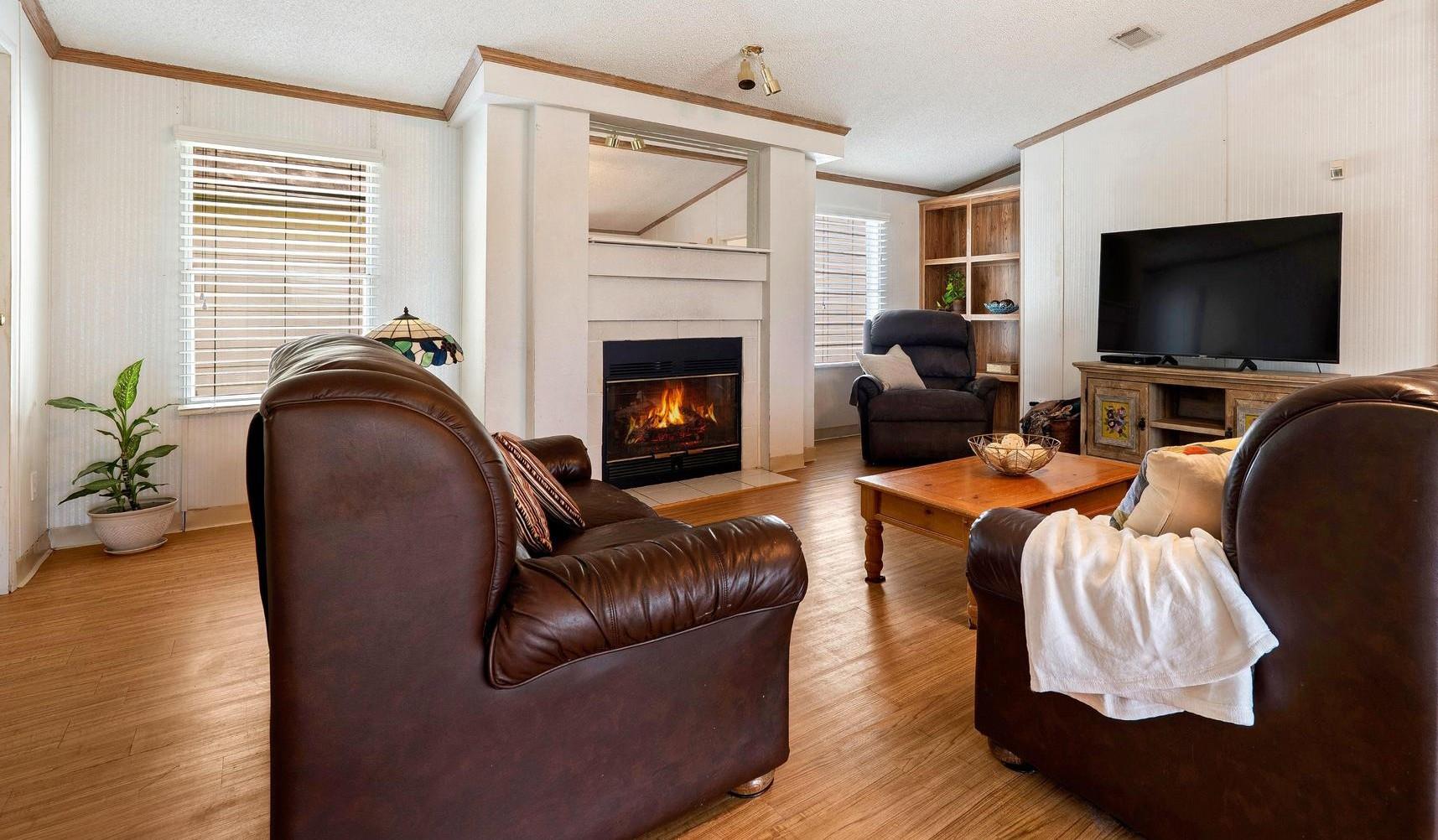 1019 Lake Shore Dr, Spicewood, TX 78669