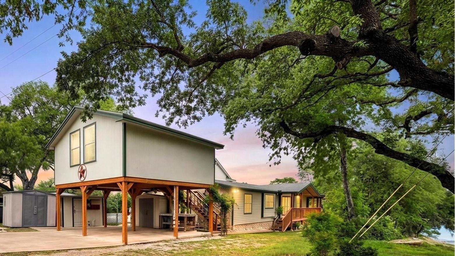 1019 Lake Shore Dr, Spicewood, TX 78669