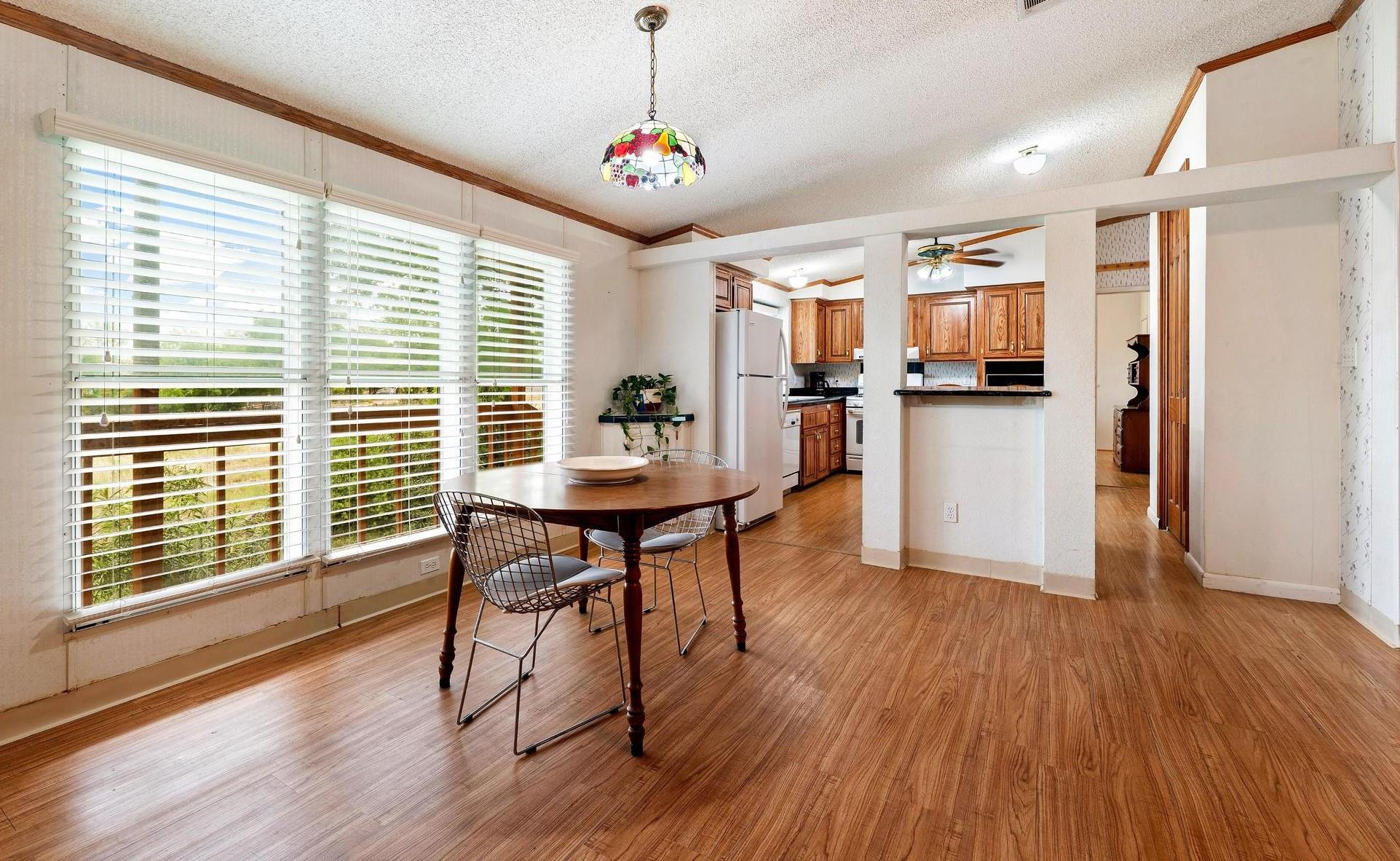 1019 Lake Shore Dr, Spicewood, TX 78669