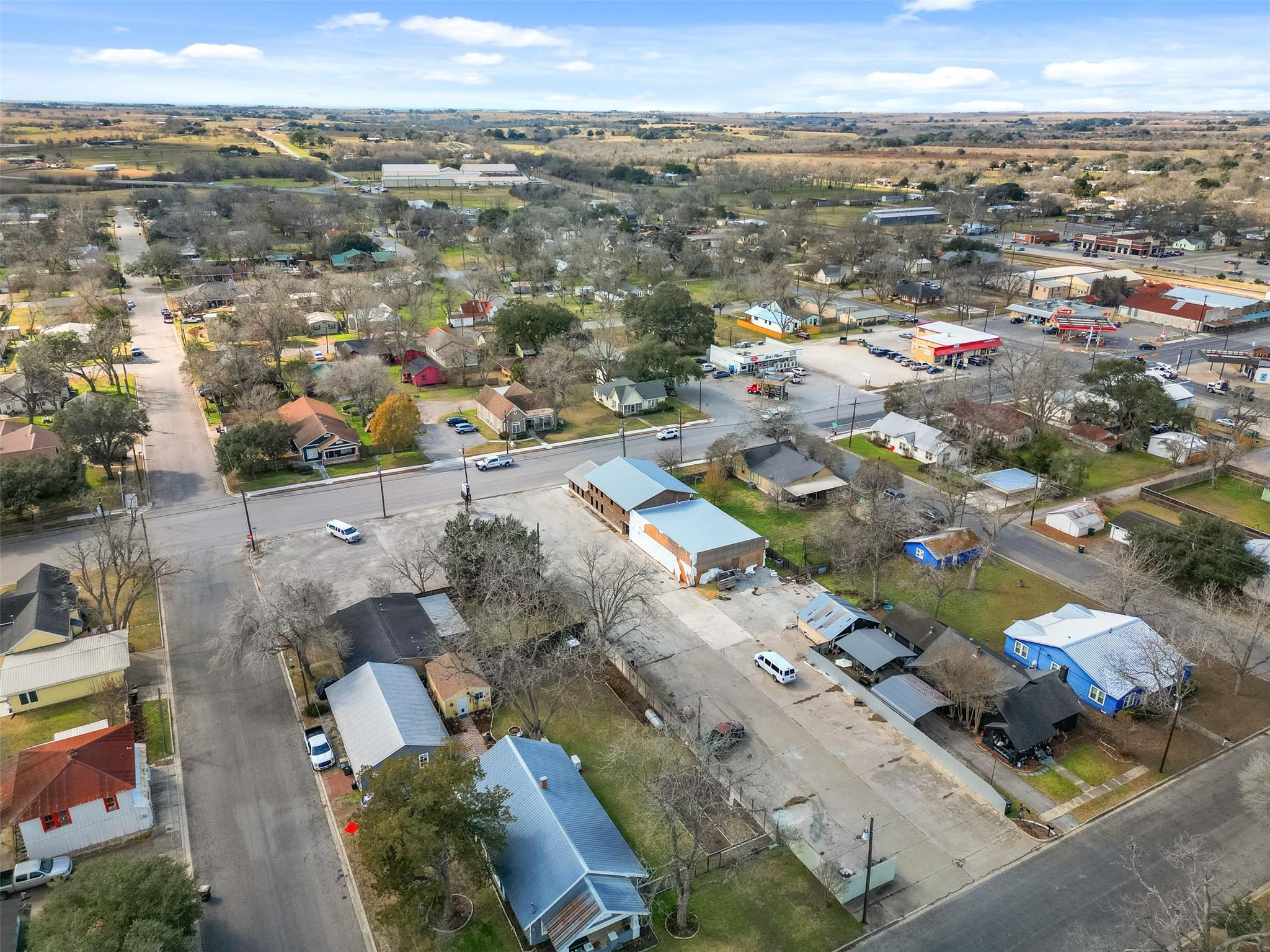 317 N Avenue E, Shiner, TX 77984