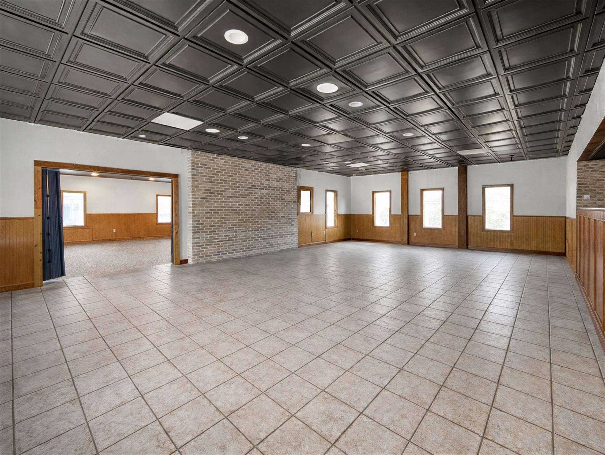 317 N Avenue E, Shiner, TX 77984