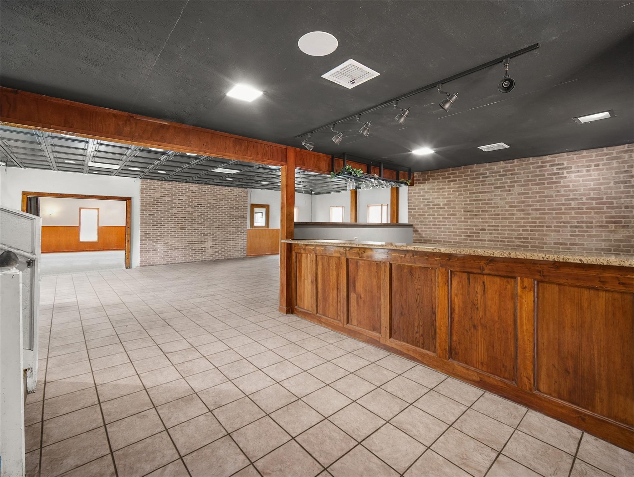 317 N Avenue E, Shiner, TX 77984