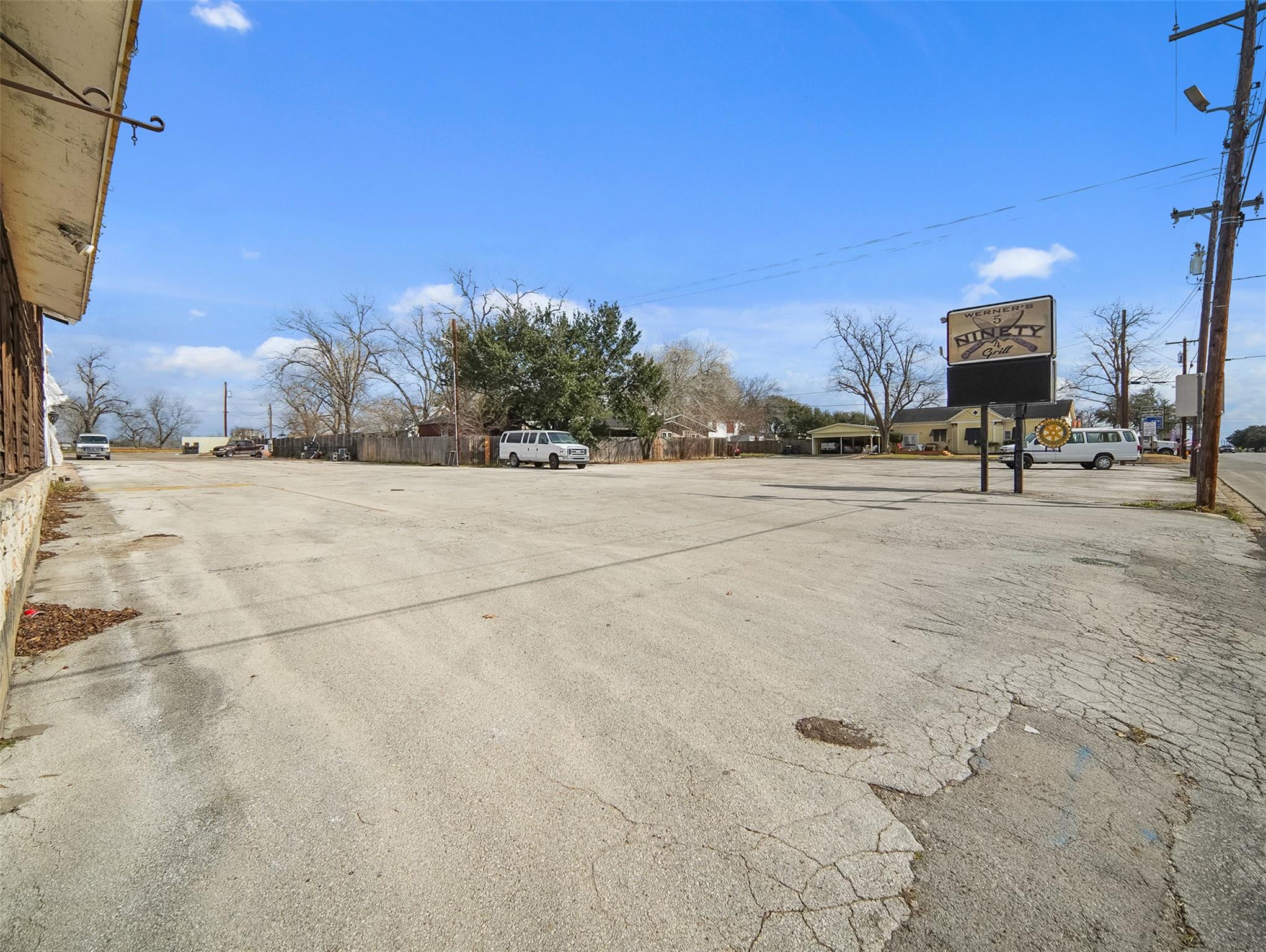 317 N Avenue E, Shiner, TX 77984