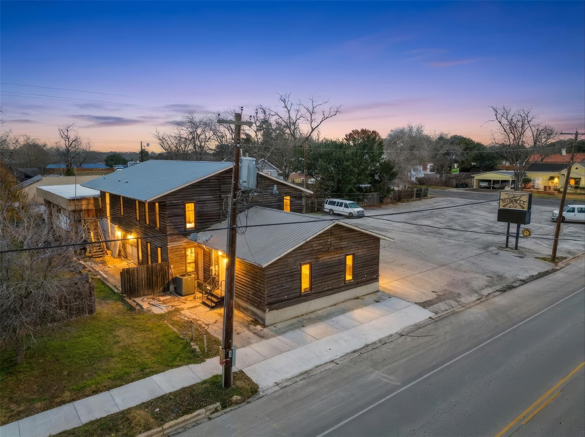 317 N Avenue E, Shiner, TX 77984