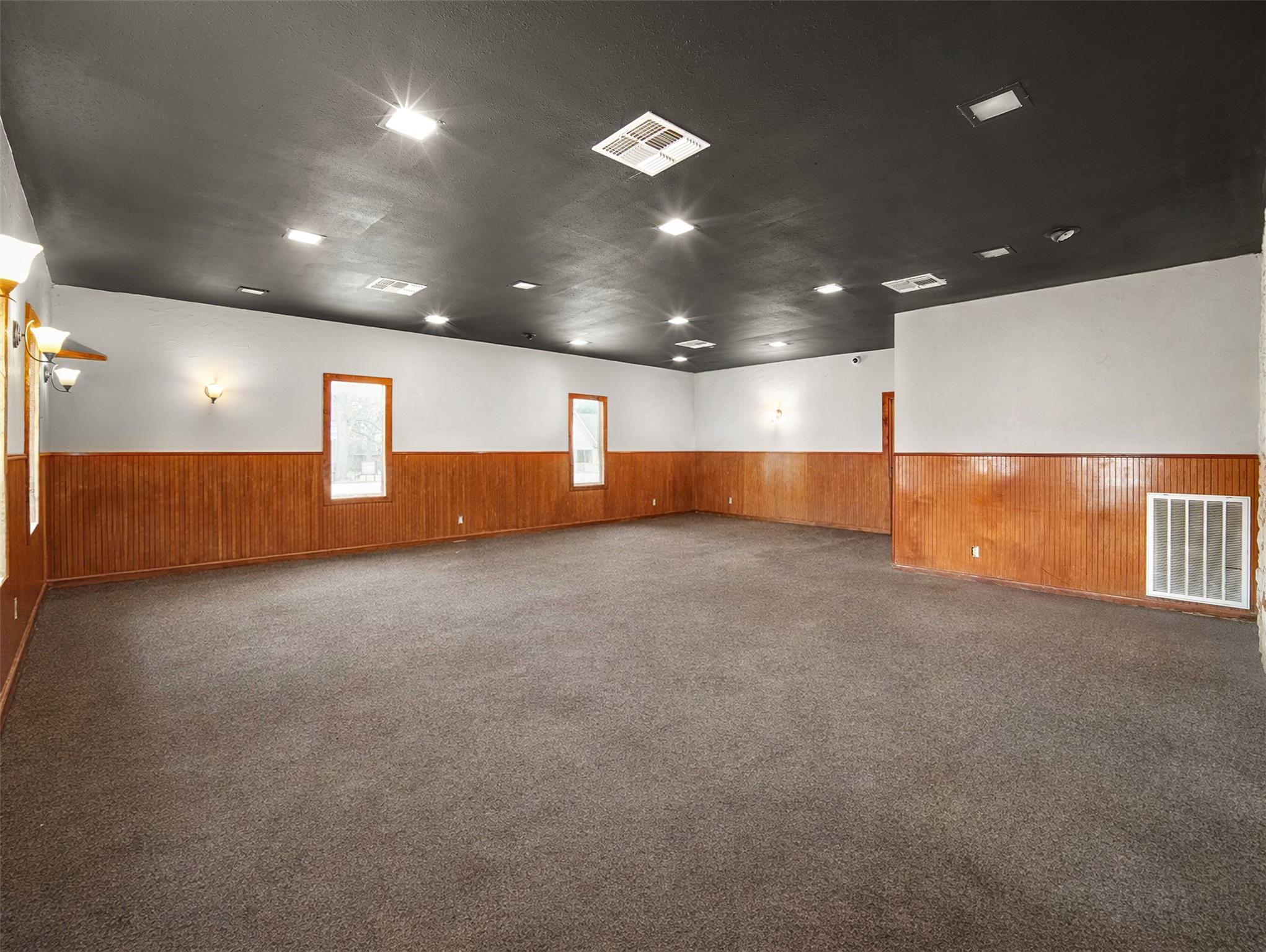 317 N Avenue E, Shiner, TX 77984