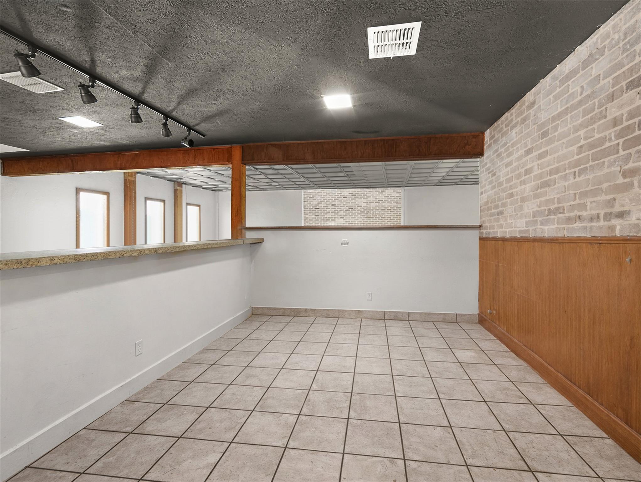 317 N Avenue E, Shiner, TX 77984