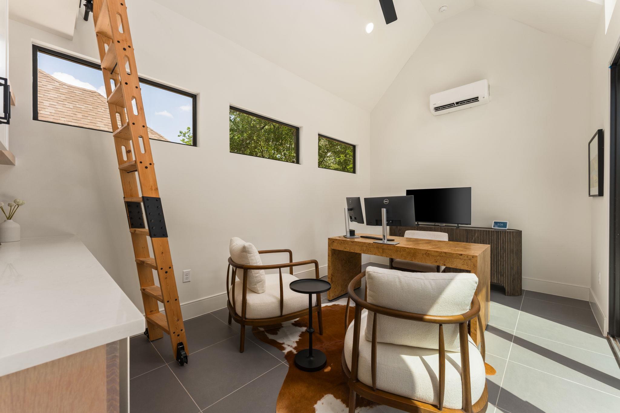 212 Fletcher St, Austin, TX 78704