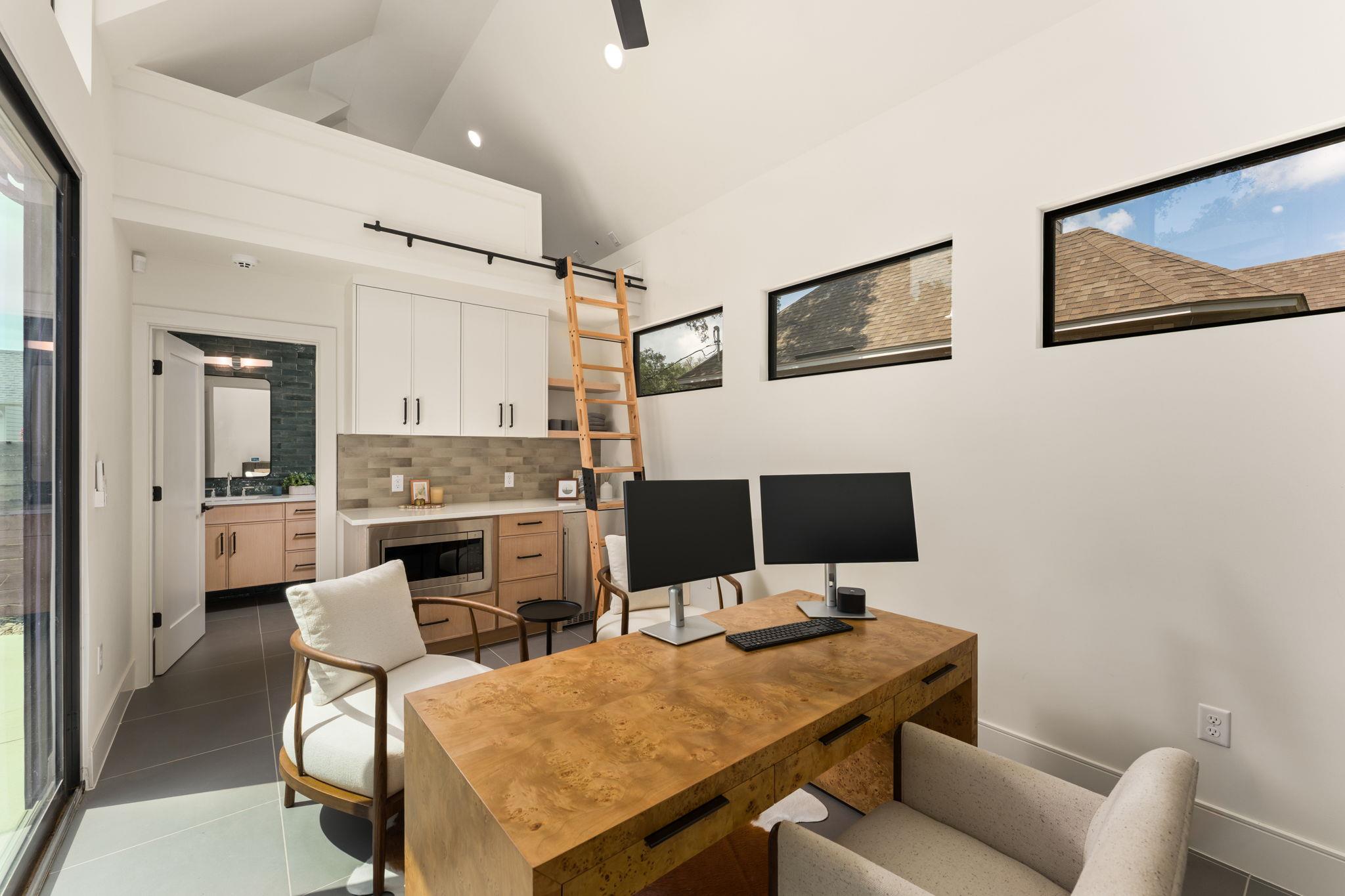 212 Fletcher St, Austin, TX 78704