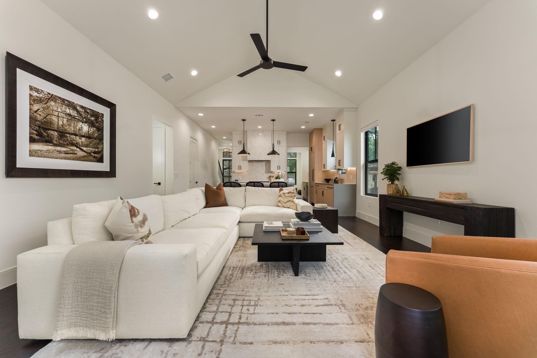 212 Fletcher St, Austin, TX 78704