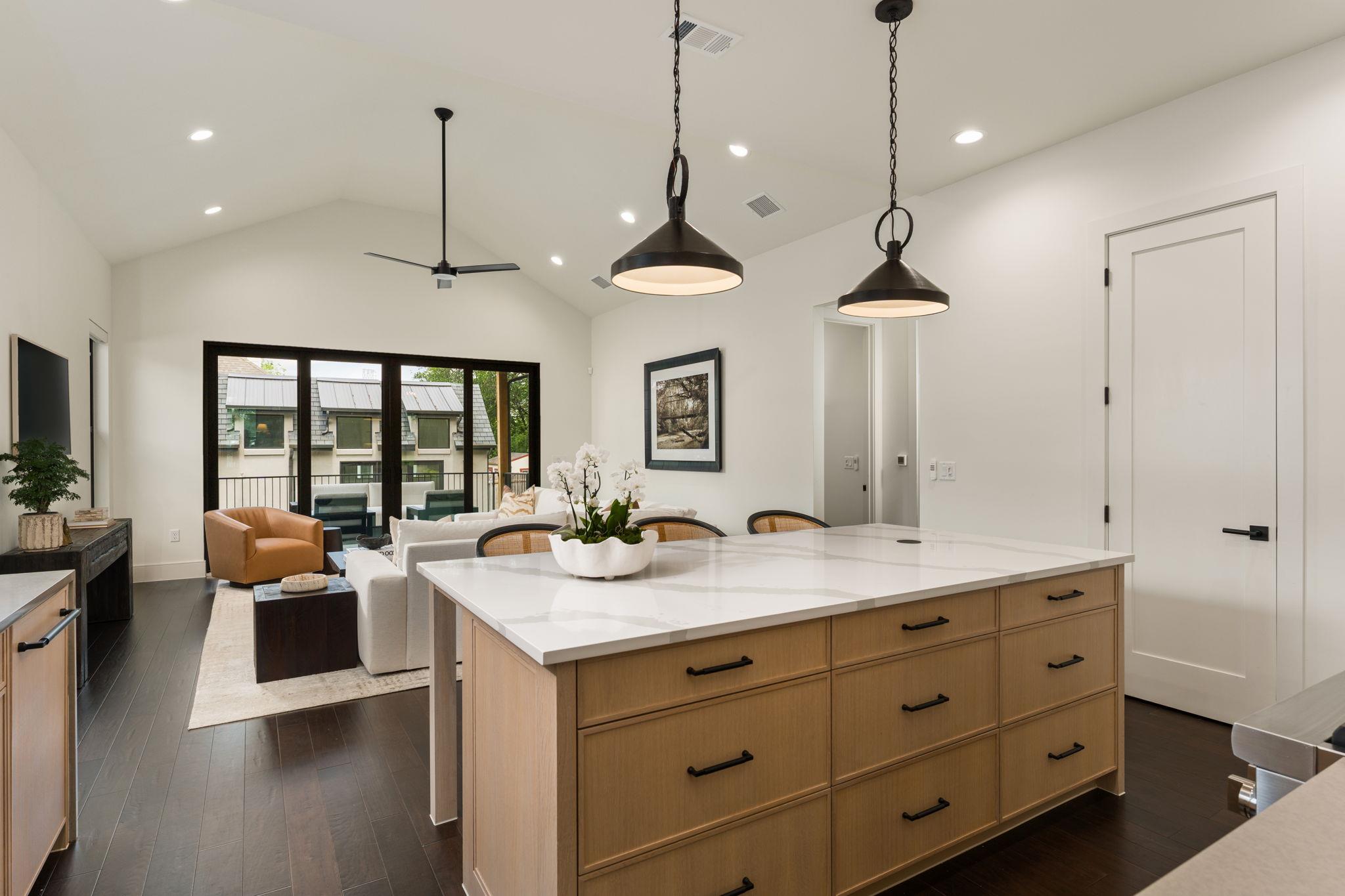 212 Fletcher St, Austin, TX 78704