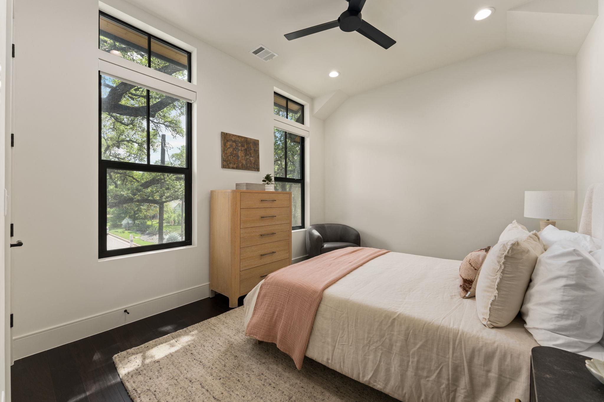 212 Fletcher St, Austin, TX 78704